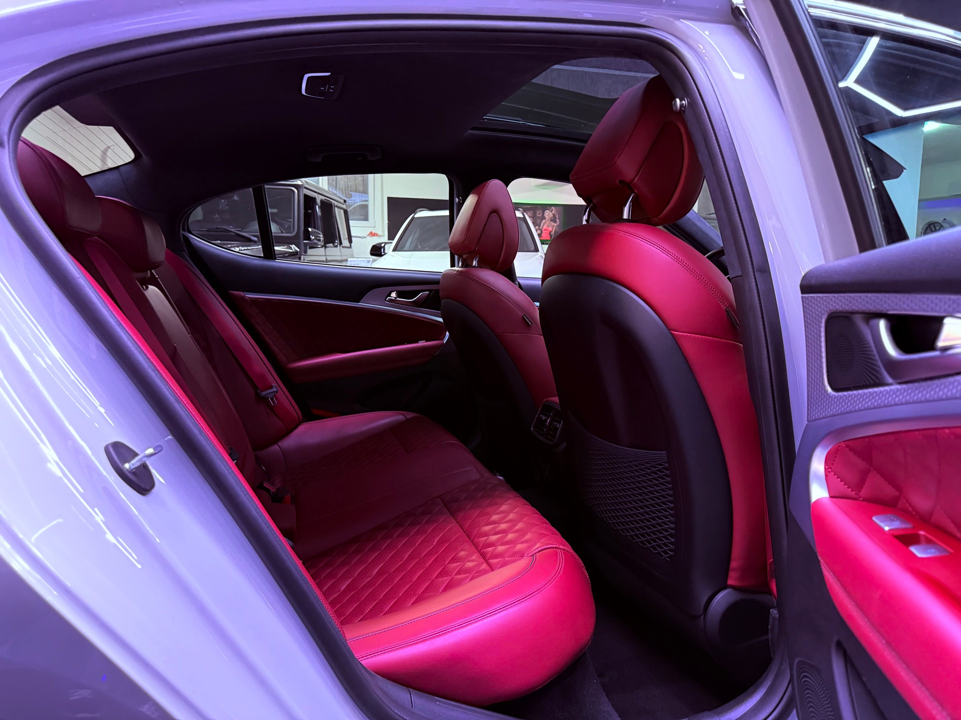 GENESIS G70 2.0 TGDI Sport AT8 AWD-image-24
