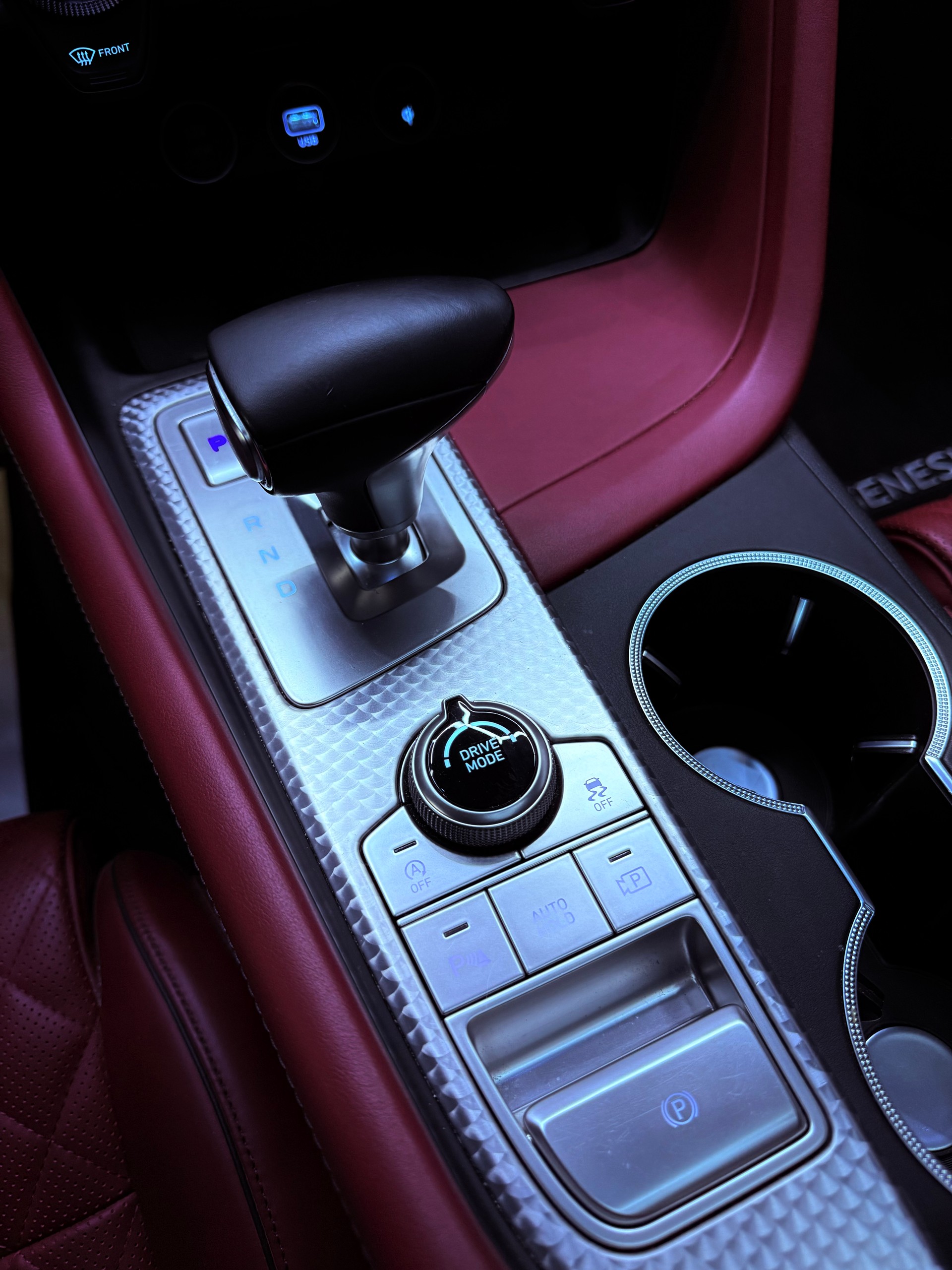 GENESIS G70 2.0 TGDI Sport AT8 AWD-image-18