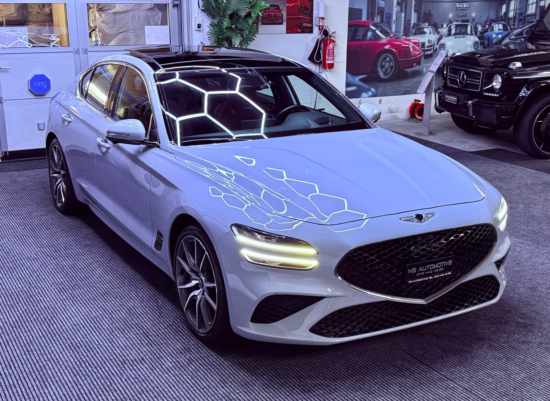 GENESIS G70 2.0 TGDI Sport AT8 AWD-image-2