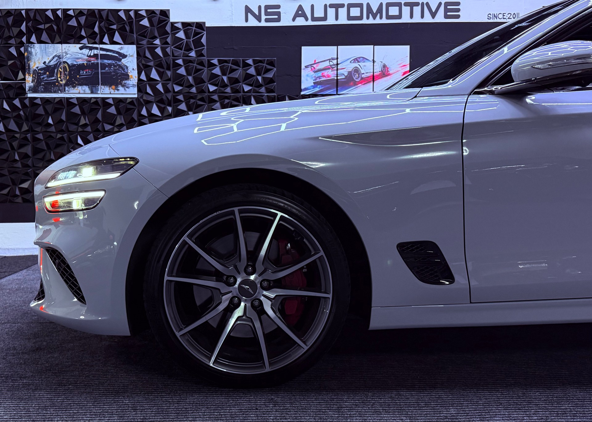 GENESIS G70 2.0 TGDI Sport AT8 AWD-image-9