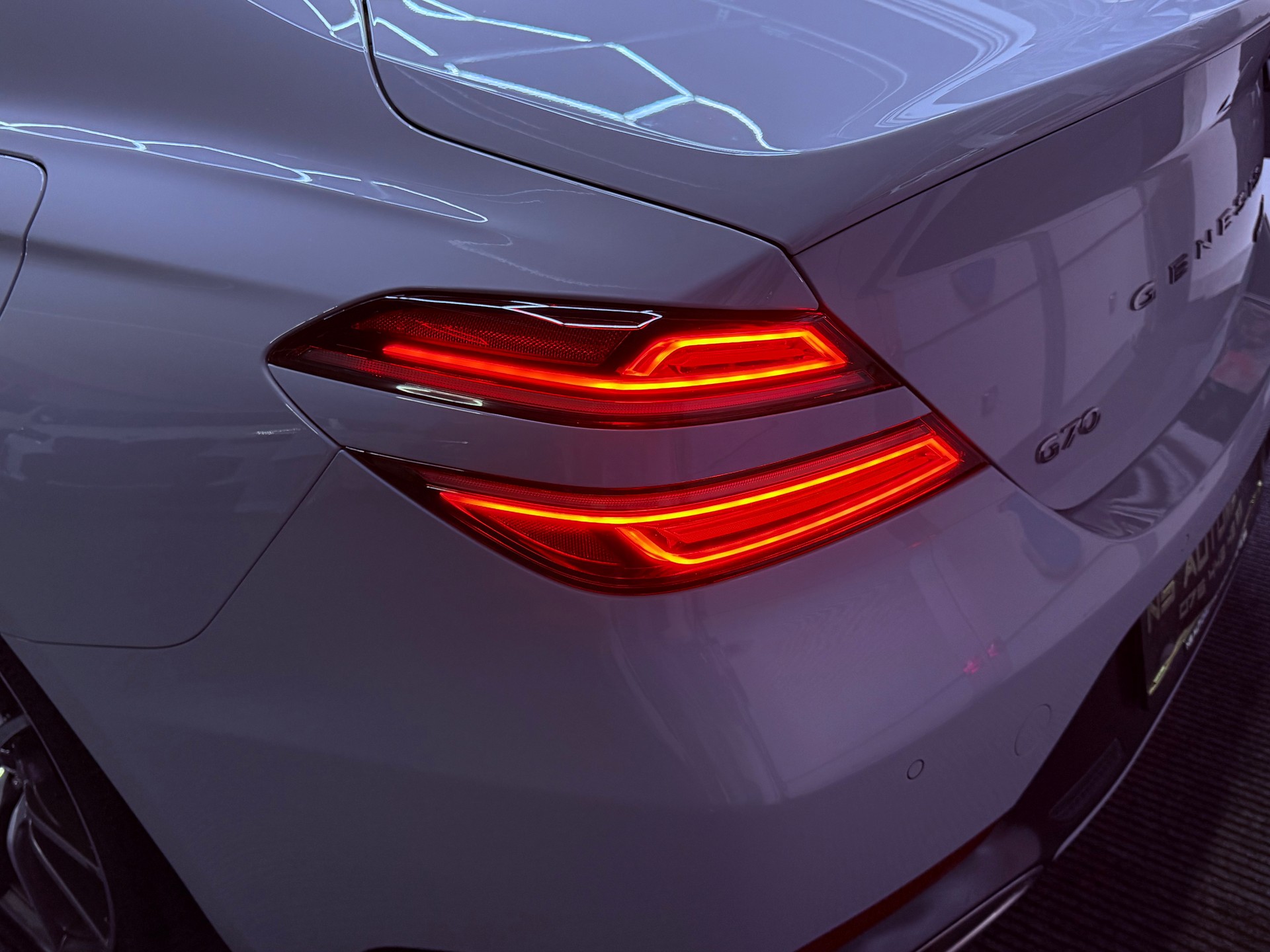 GENESIS G70 2.0 TGDI Sport AT8 AWD-image-8