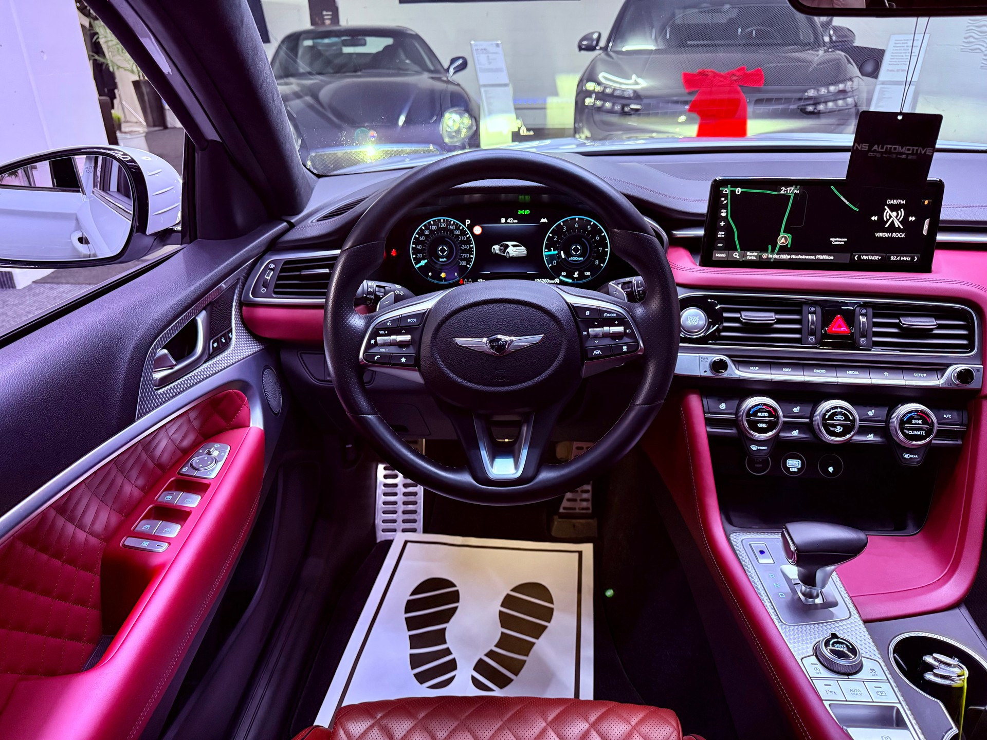 GENESIS G70 2.0 TGDI Sport AT8 AWD-image-11