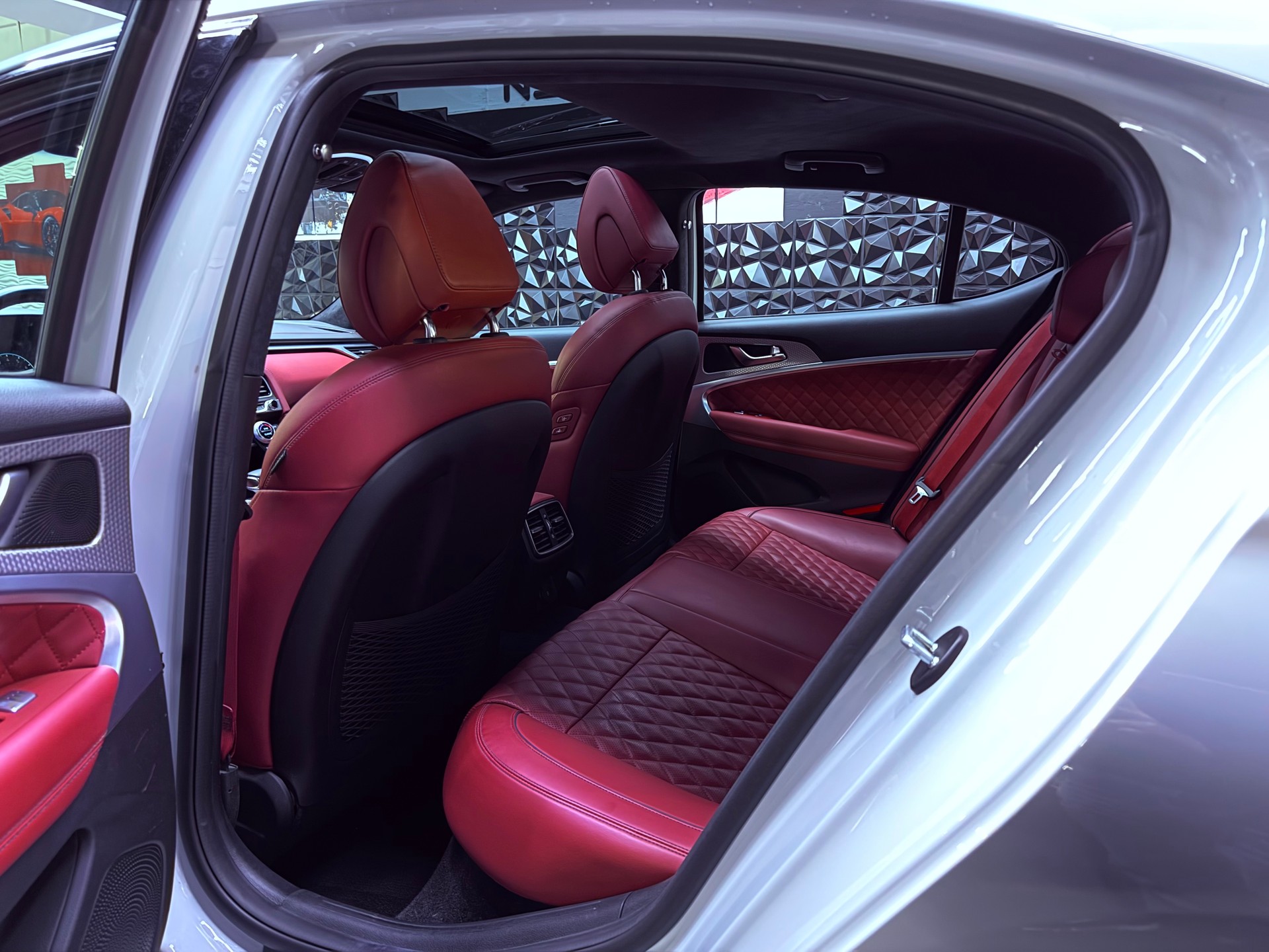 GENESIS G70 2.0 TGDI Sport AT8 AWD-image-21