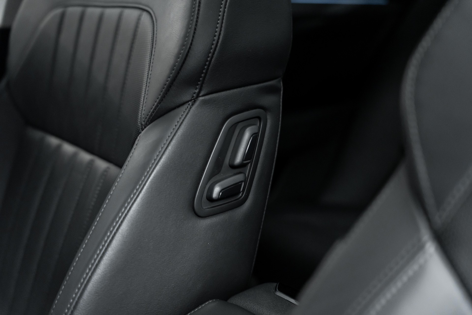 SKODA Superb Combi 2.0 TSI Style DSG 4x4-image-21
