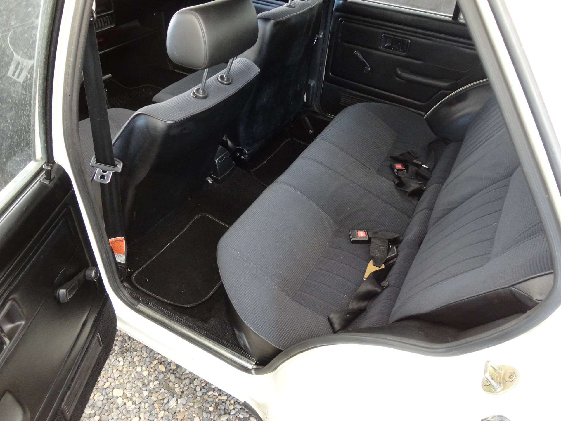 MITSUBISHI Colt 1400 GLX A-image-8