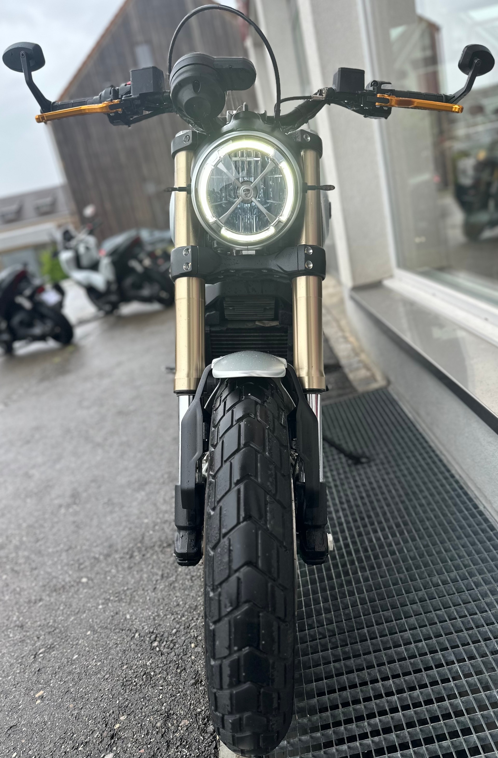 DUCATI Scrambler 1100-showroom-element-1