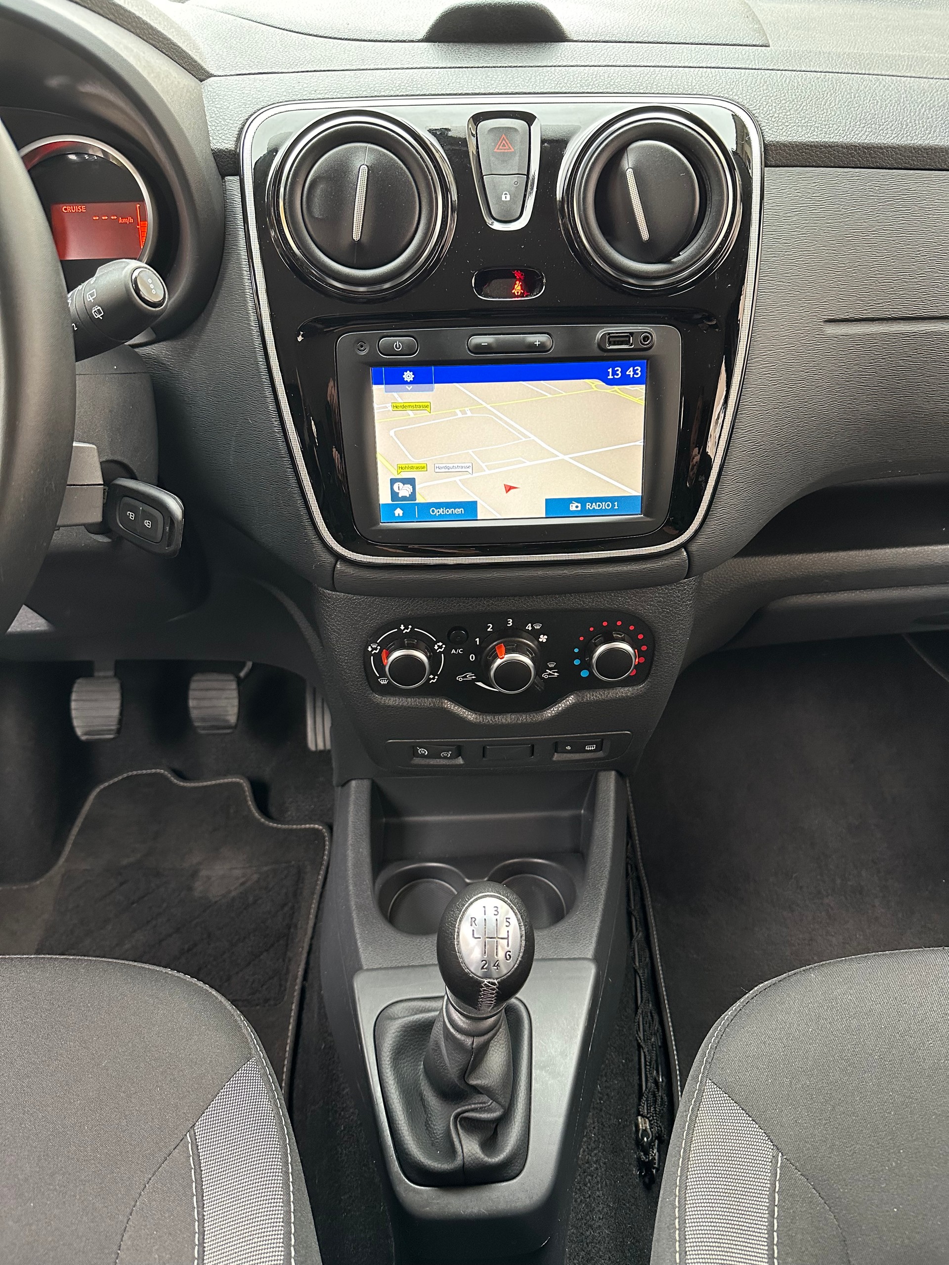 DACIA Lodgy 1.5 dCi Stepway Unlimited 5PL-image-10
