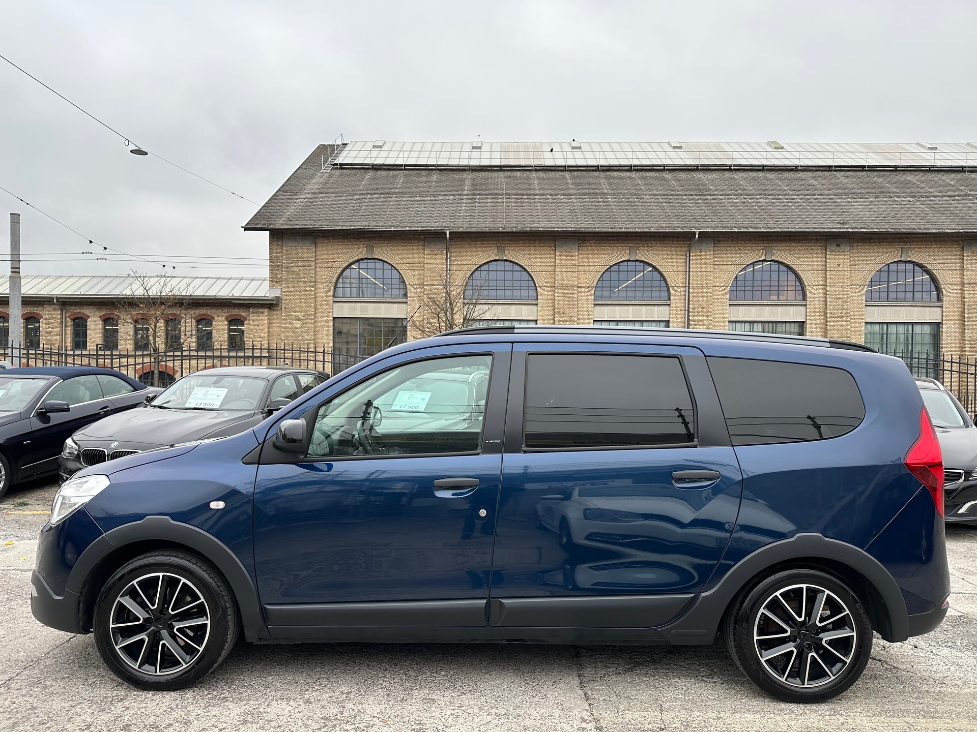 DACIA Lodgy 1.5 dCi Stepway Unlimited 5PL-image-3