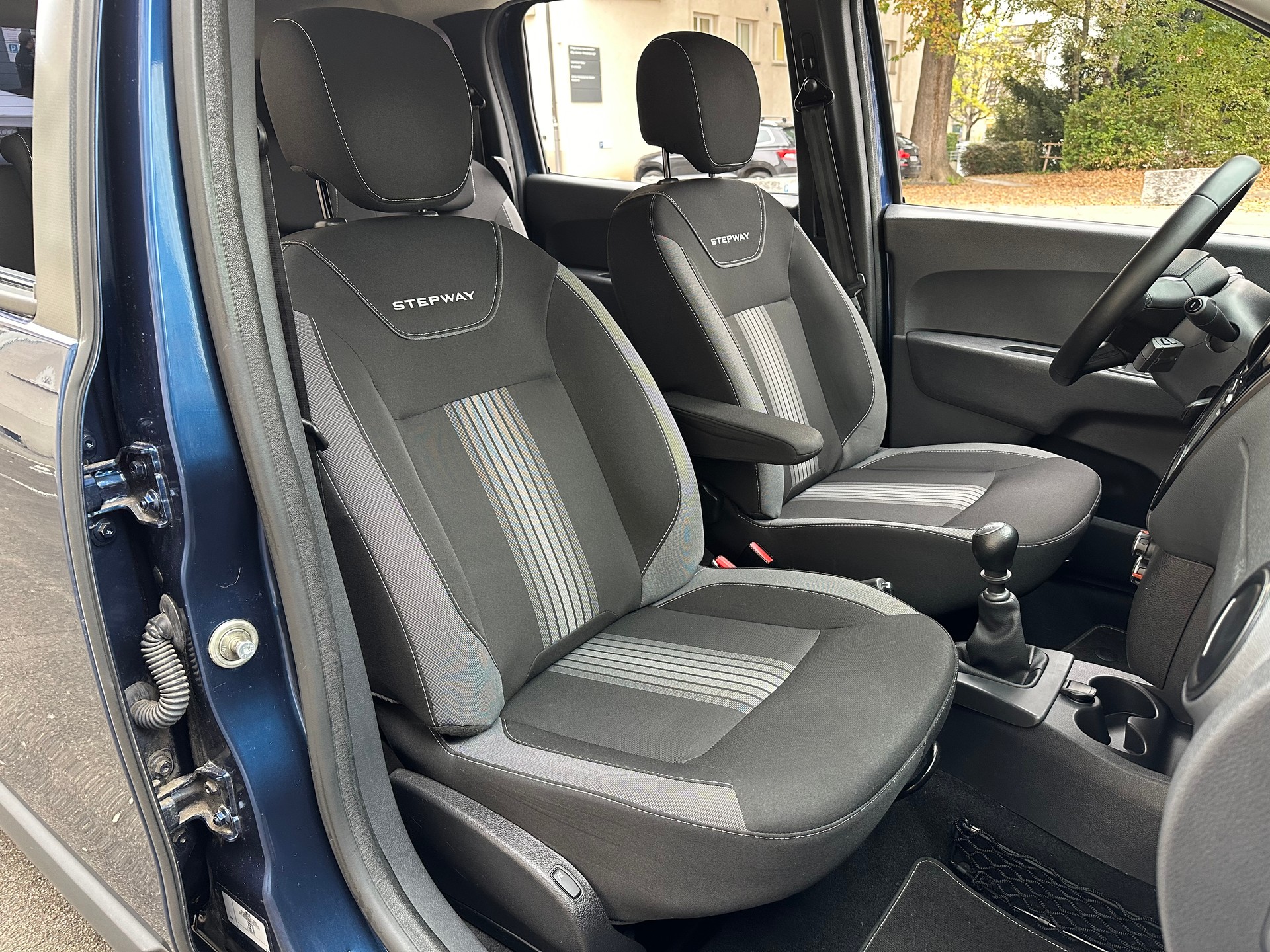 DACIA Lodgy 1.5 dCi Stepway Unlimited 5PL-image-13