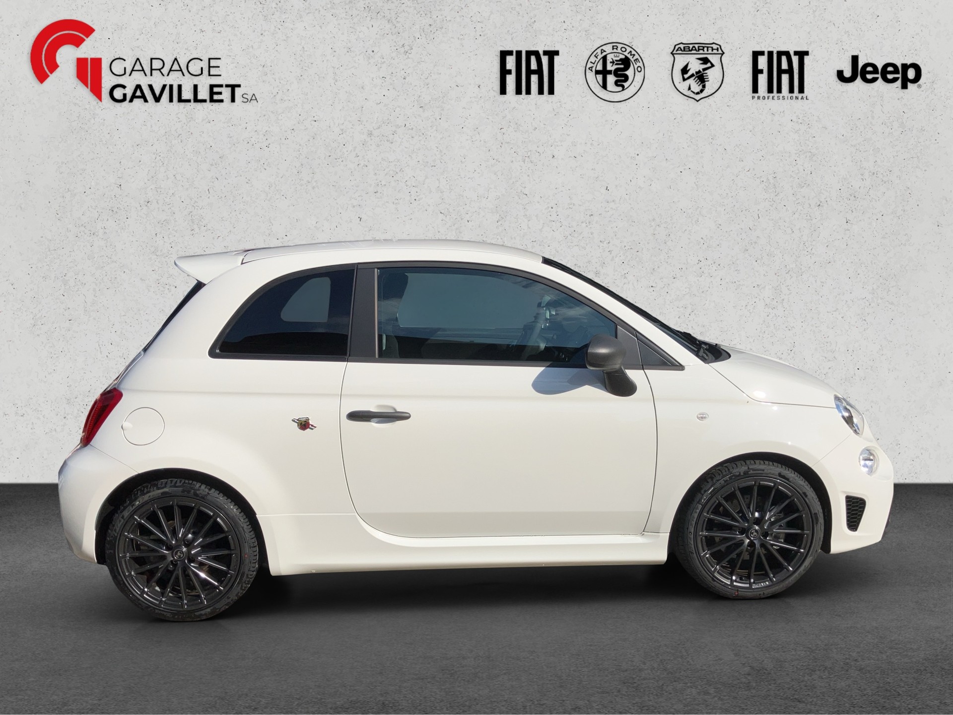 FIAT 595 Abarth 1.4 T-Jet 165 Premium Grand Prix Edition-image-6