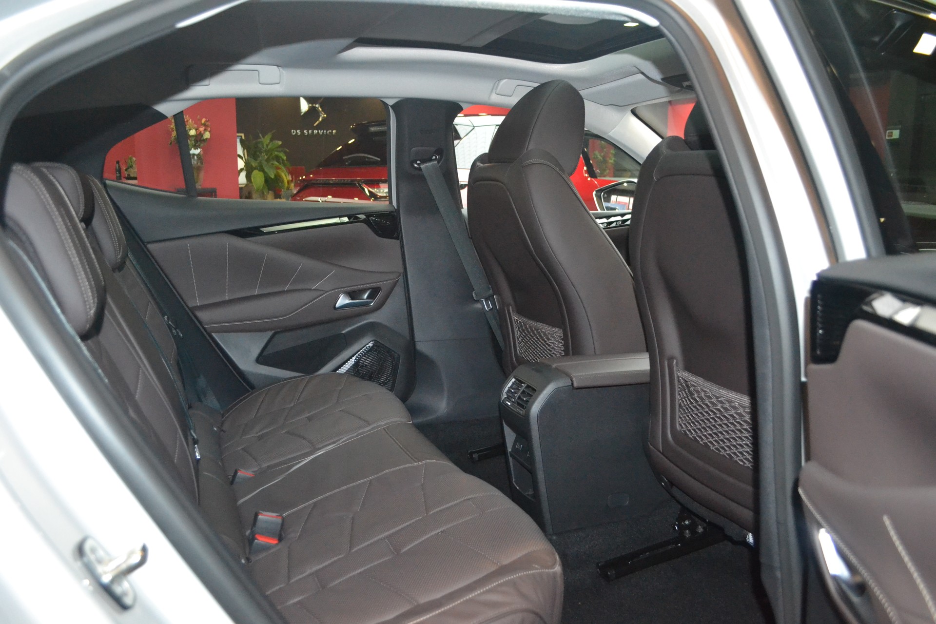 DS AUTOMOBILES DS 4 1.2 MHEV Antoine De Saint Exupéry-image-7