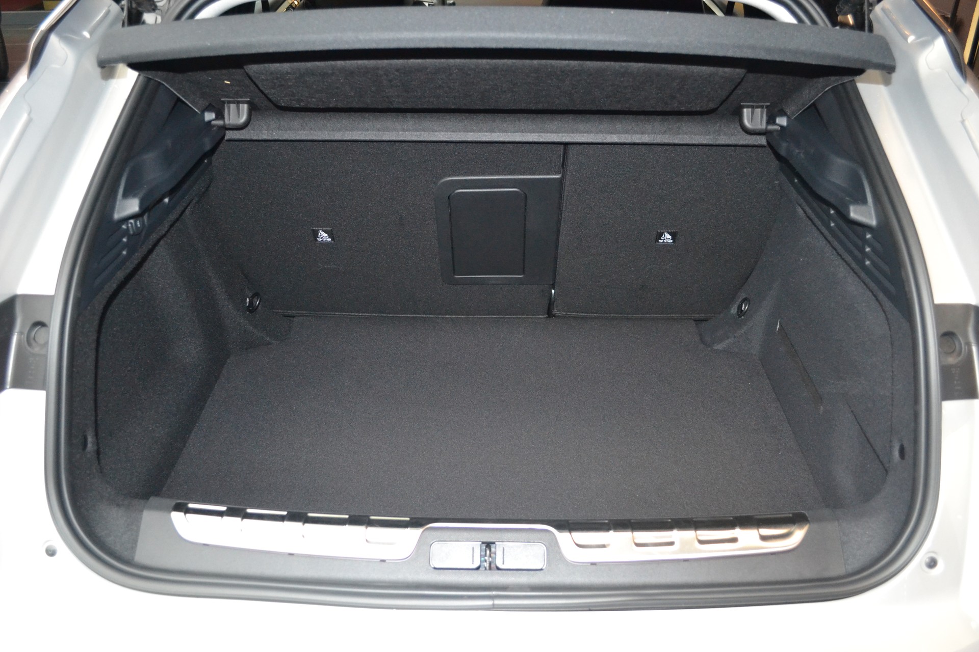 DS AUTOMOBILES DS 4 1.2 MHEV Antoine De Saint Exupéry-image-8