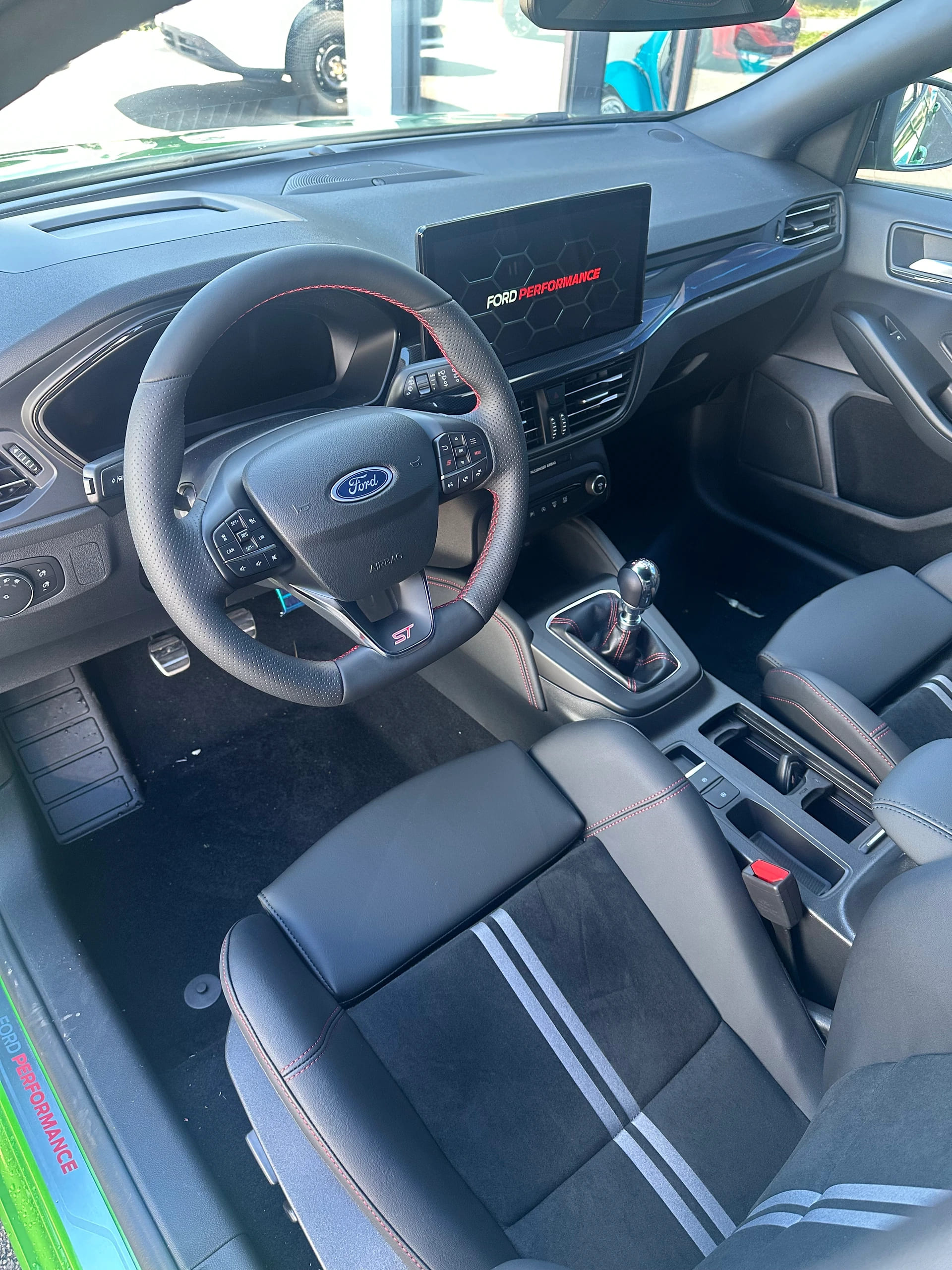 FORD Focus 2.3 EcoB ST X 280CV/Man.-image-12