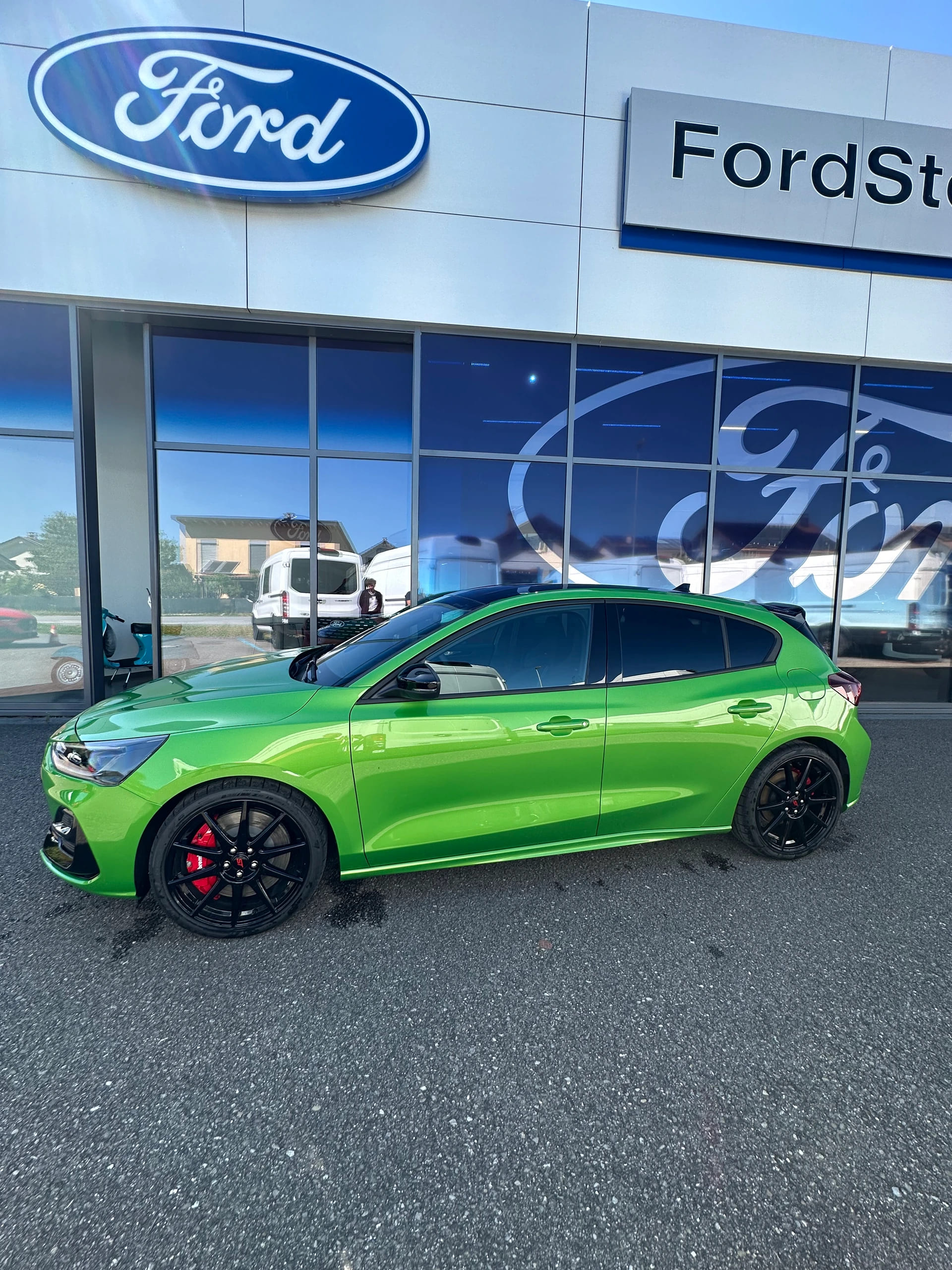 FORD Focus 2.3 EcoB ST X 280CV/Man.-image-2