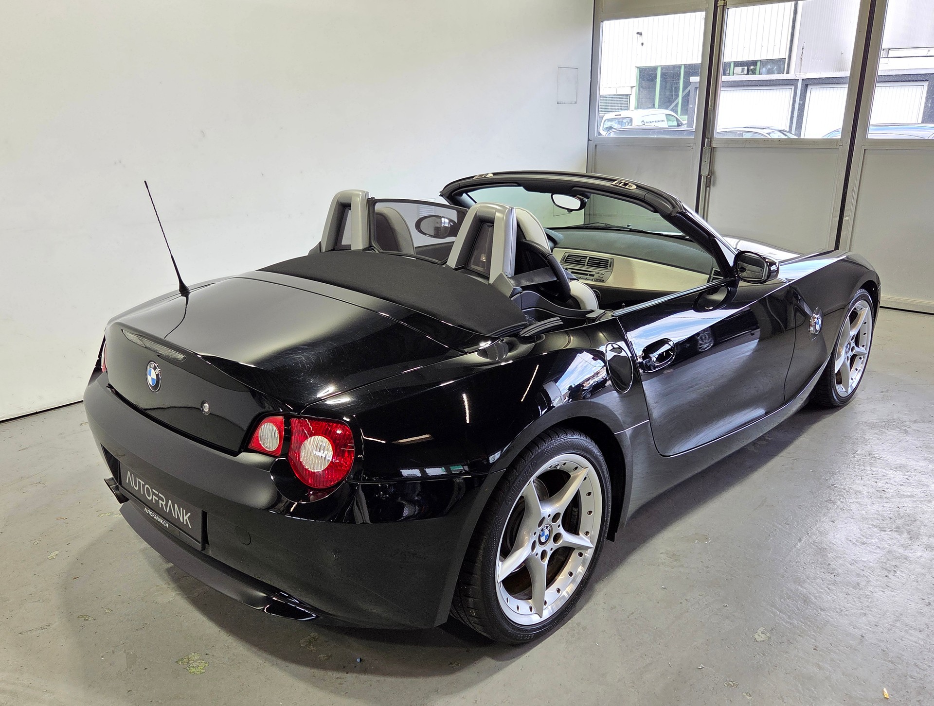 BMW Z4 3.0i Roadster-image-9