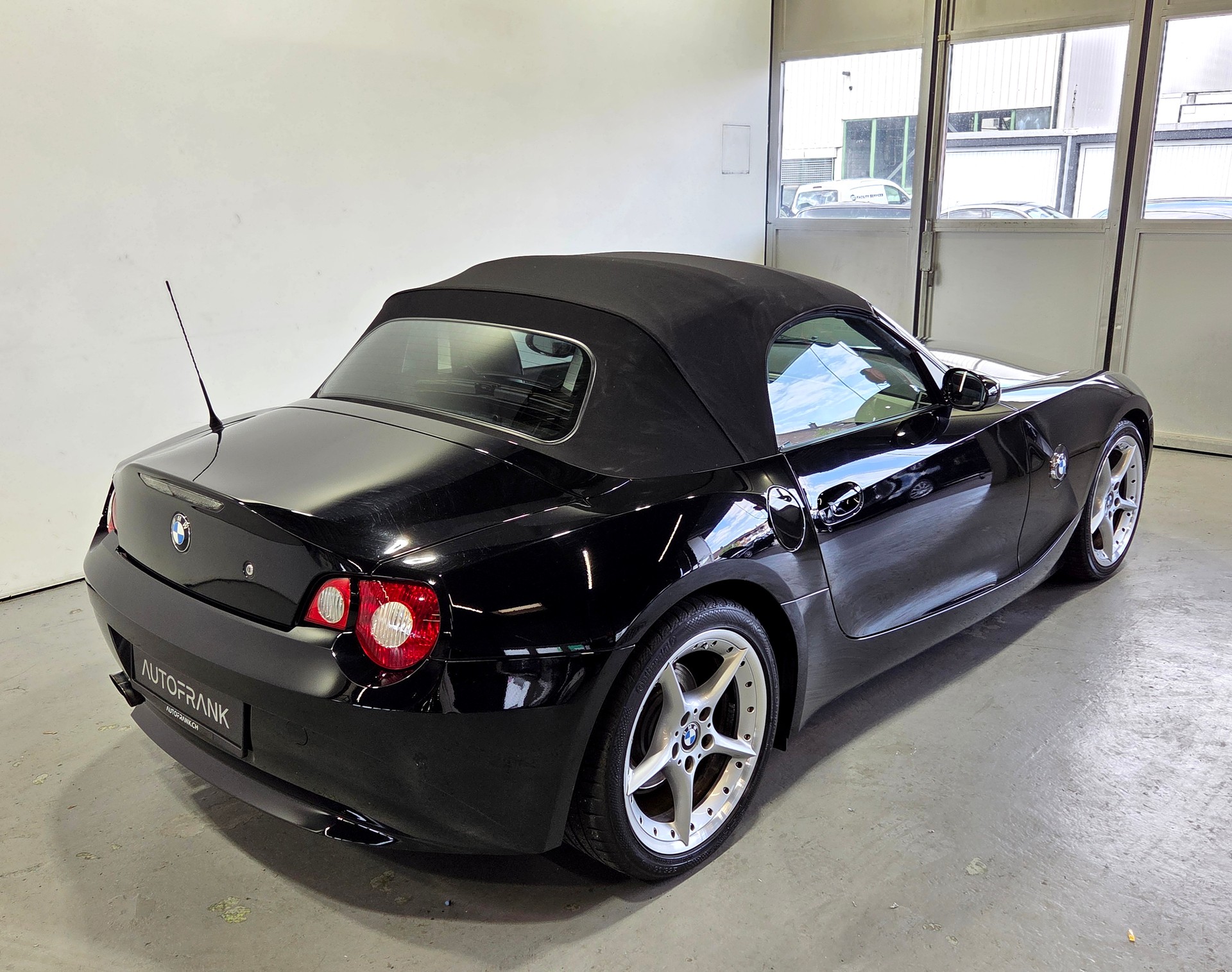 BMW Z4 3.0i Roadster-image-15