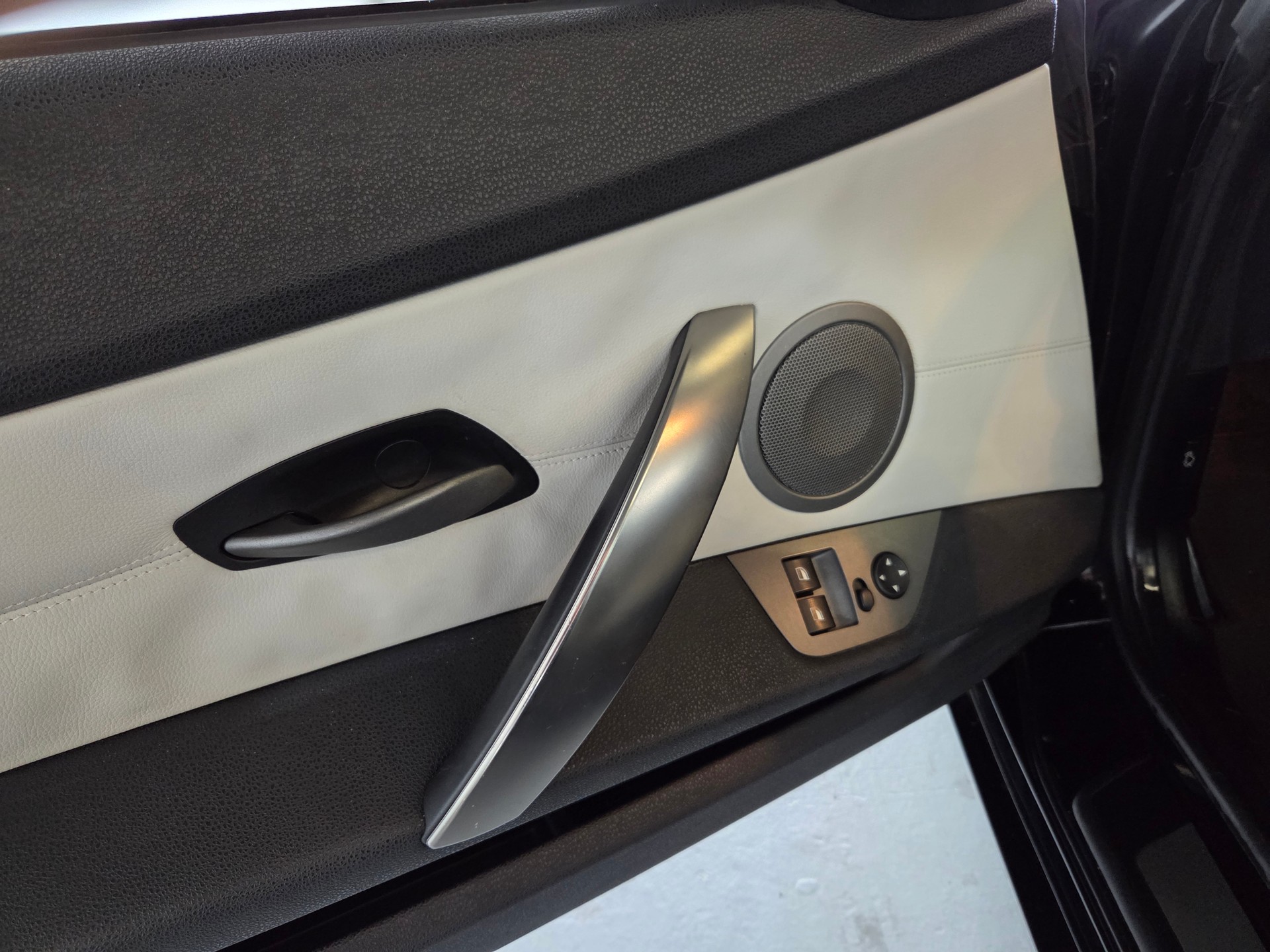 BMW Z4 3.0i Roadster-image-13