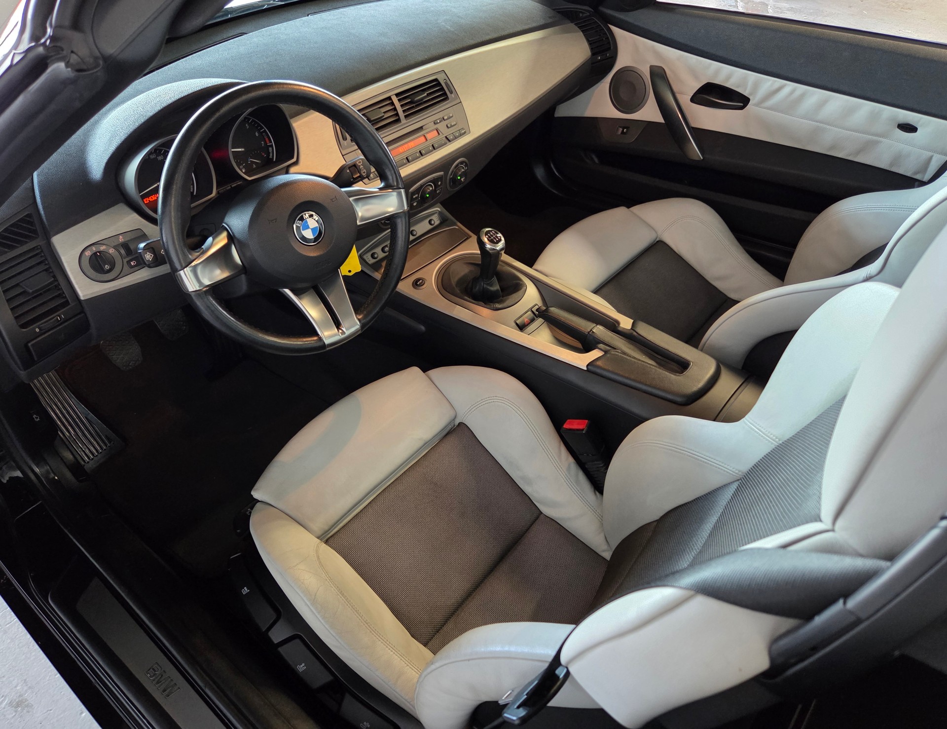 BMW Z4 3.0i Roadster-image-11