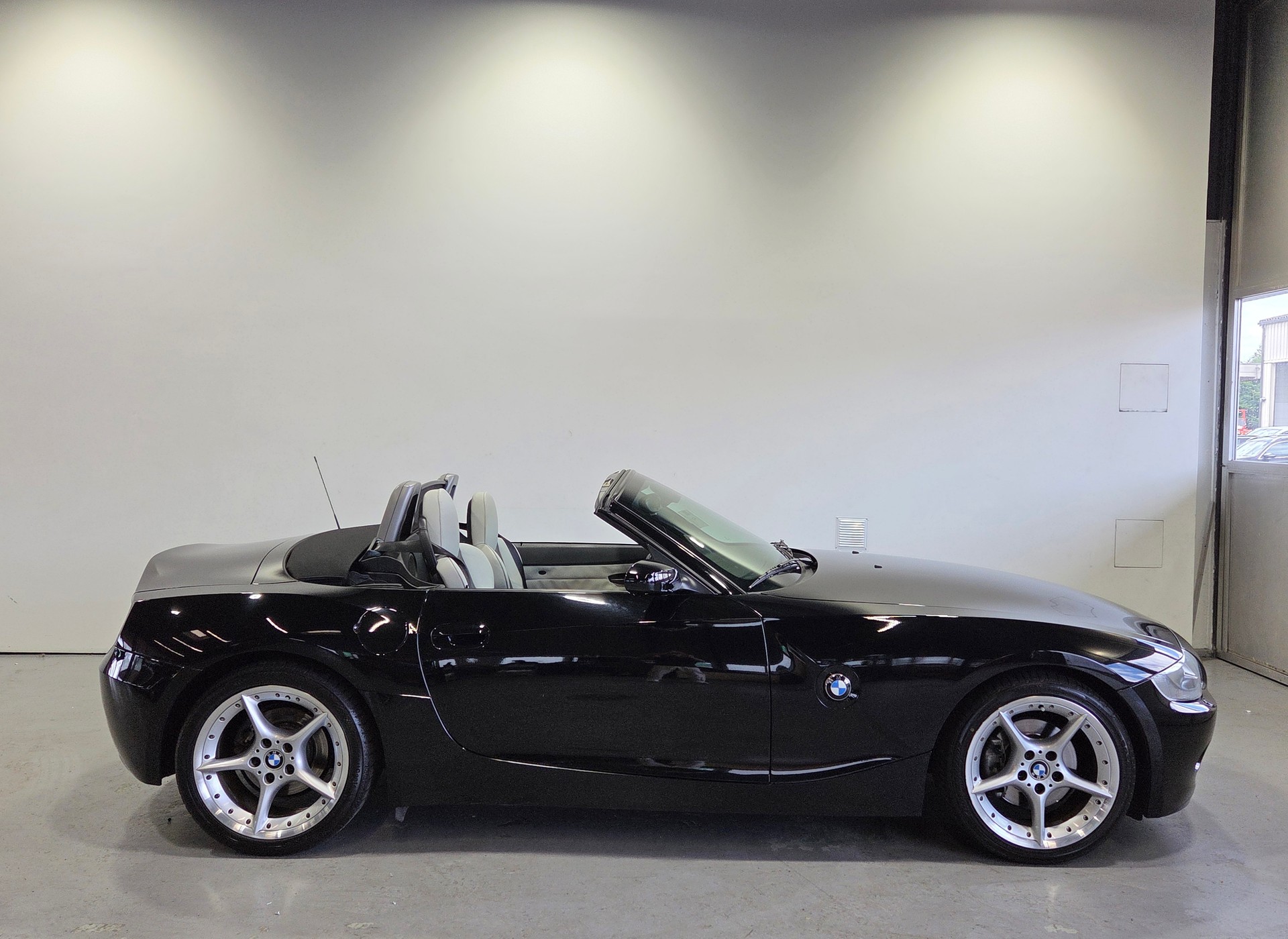 BMW Z4 3.0i Roadster-image-1