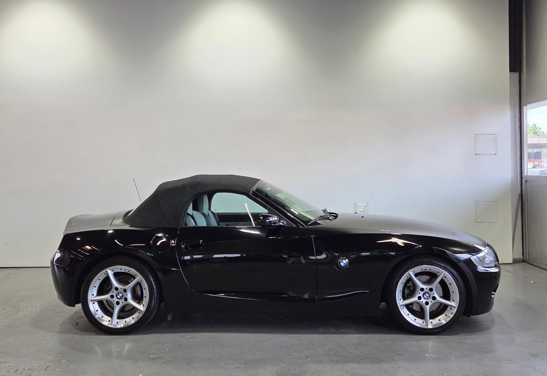BMW Z4 3.0i Roadster-image-2