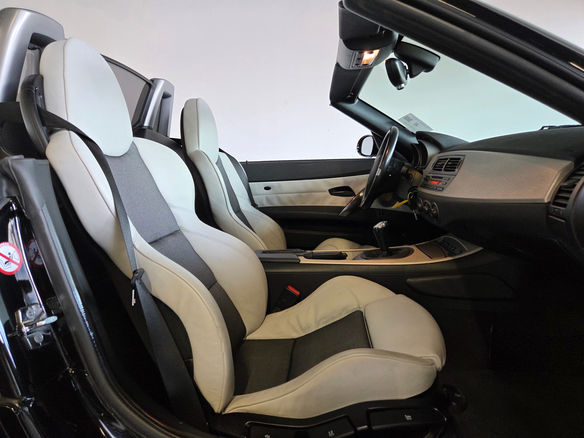 BMW Z4 3.0i Roadster-image-16