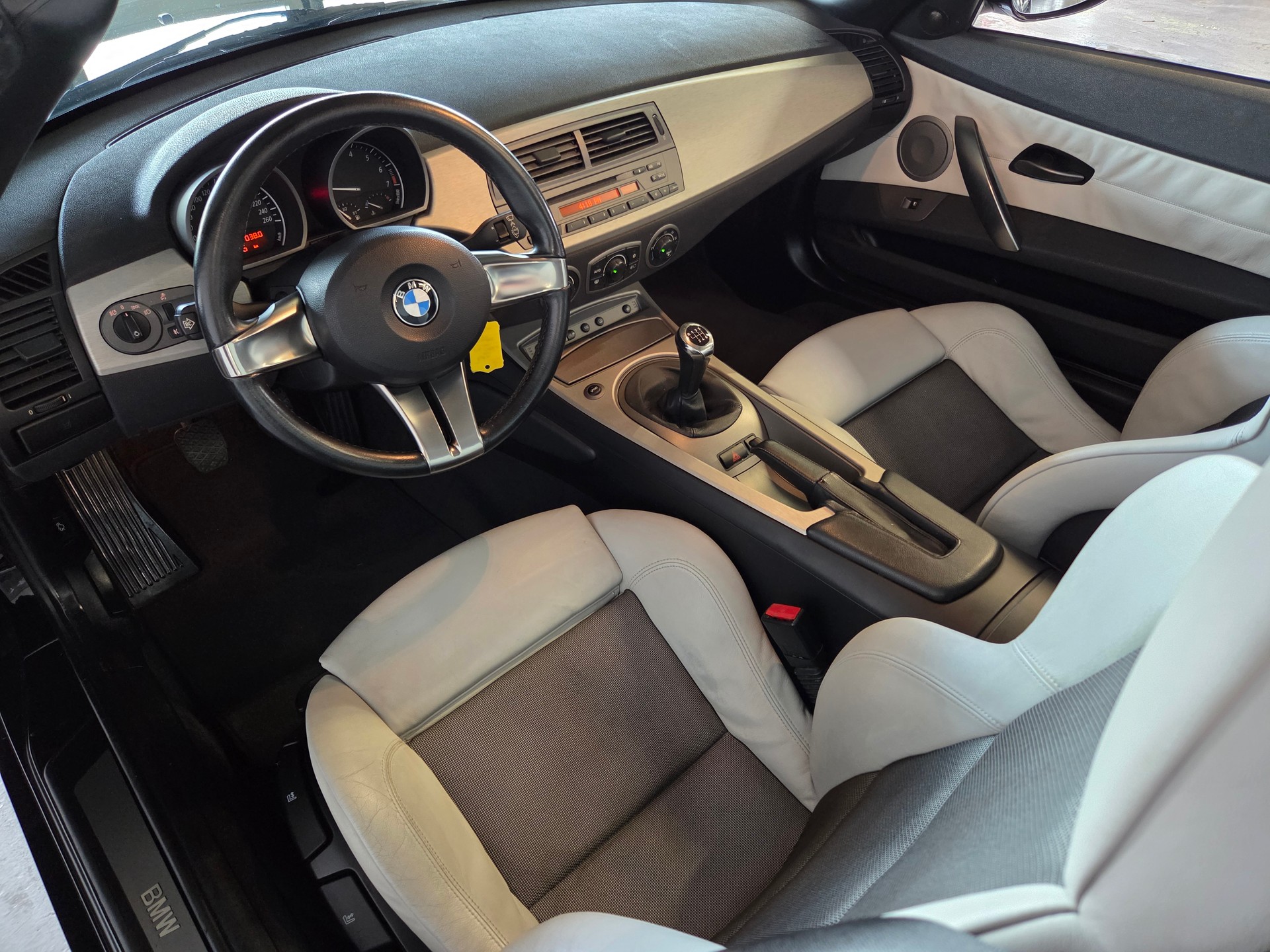 BMW Z4 3.0i Roadster-image-5