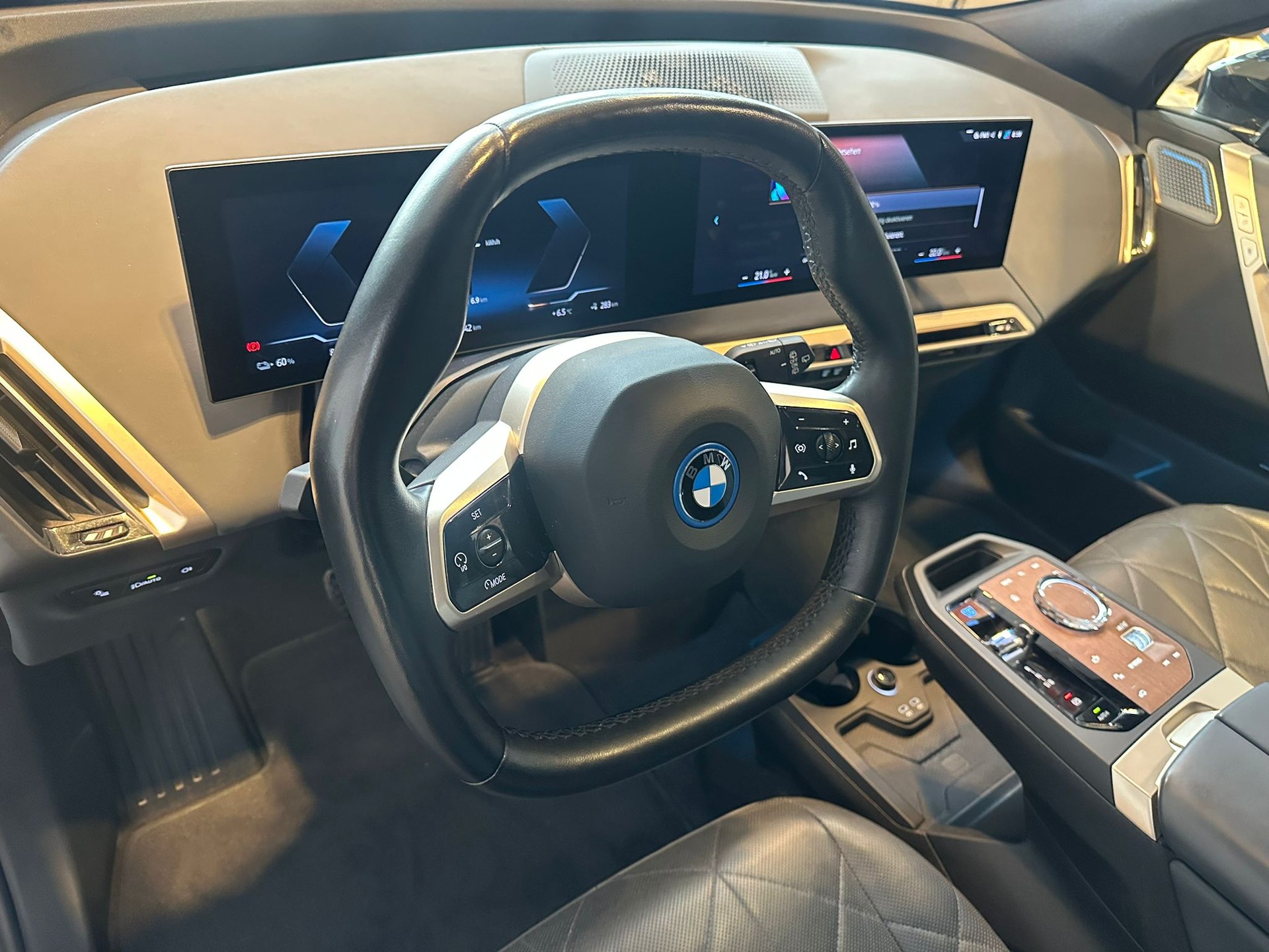 BMW iX M60-image-10