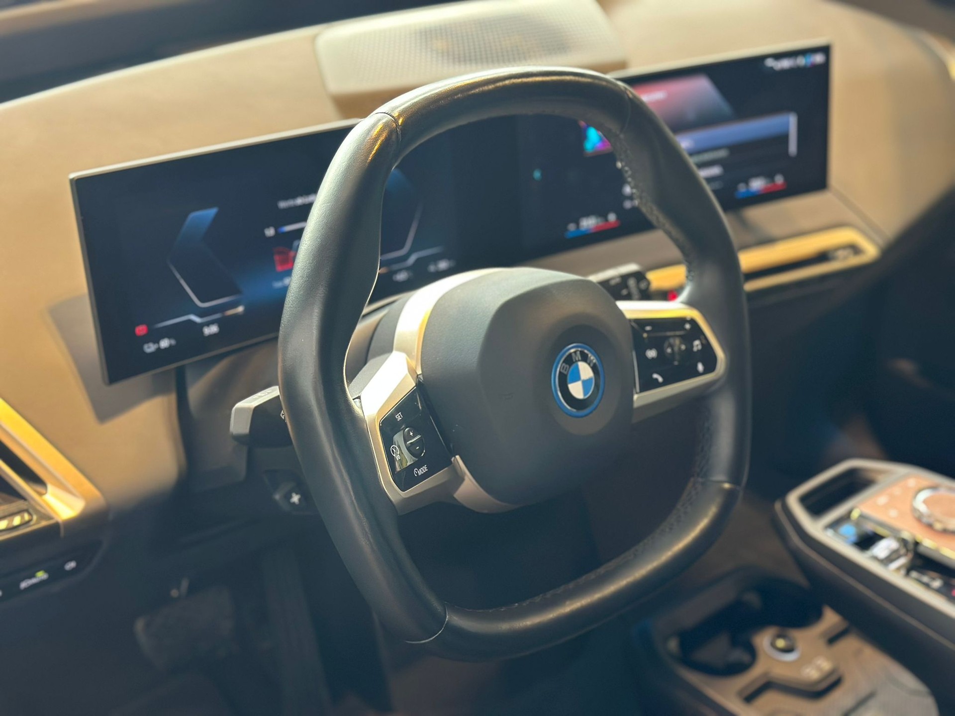 BMW iX M60-image-9