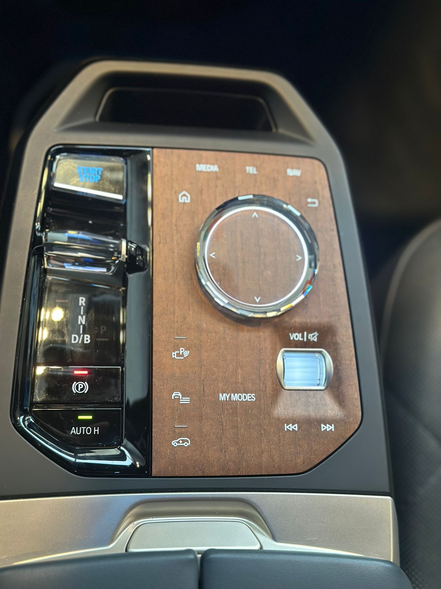 BMW iX M60-image-11