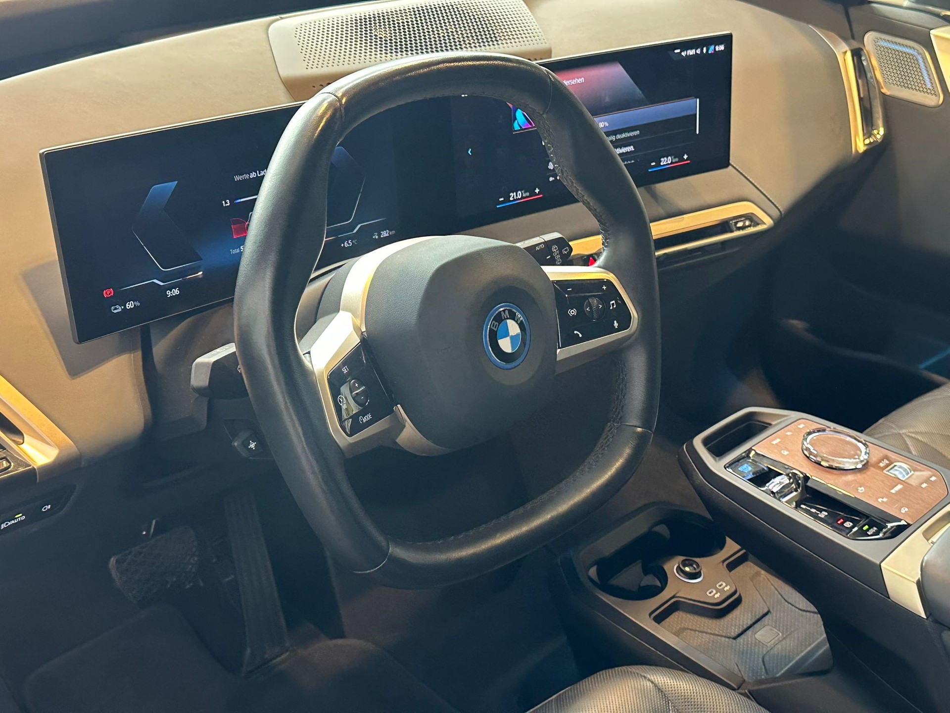 BMW iX M60-image-9