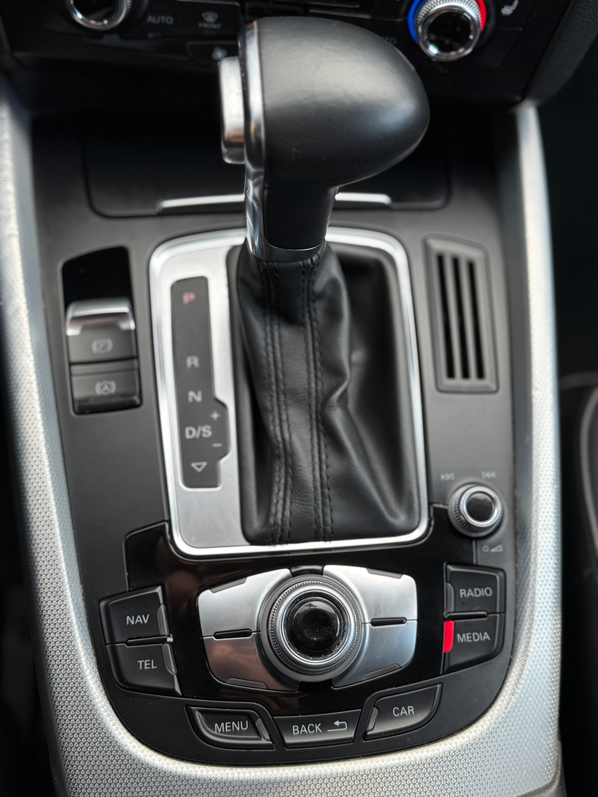 AUDI Q5 3.0 TDI quattro S-tronic-image-13