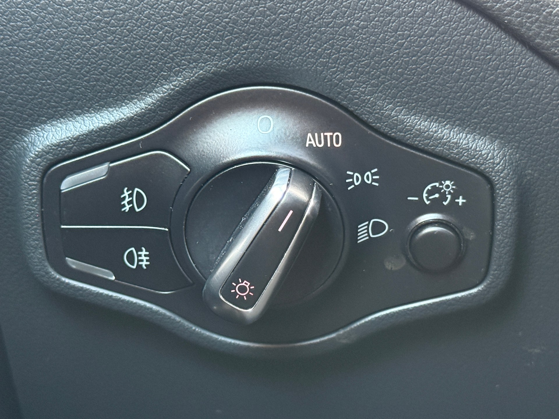 AUDI Q5 3.0 TDI quattro S-tronic-image-18