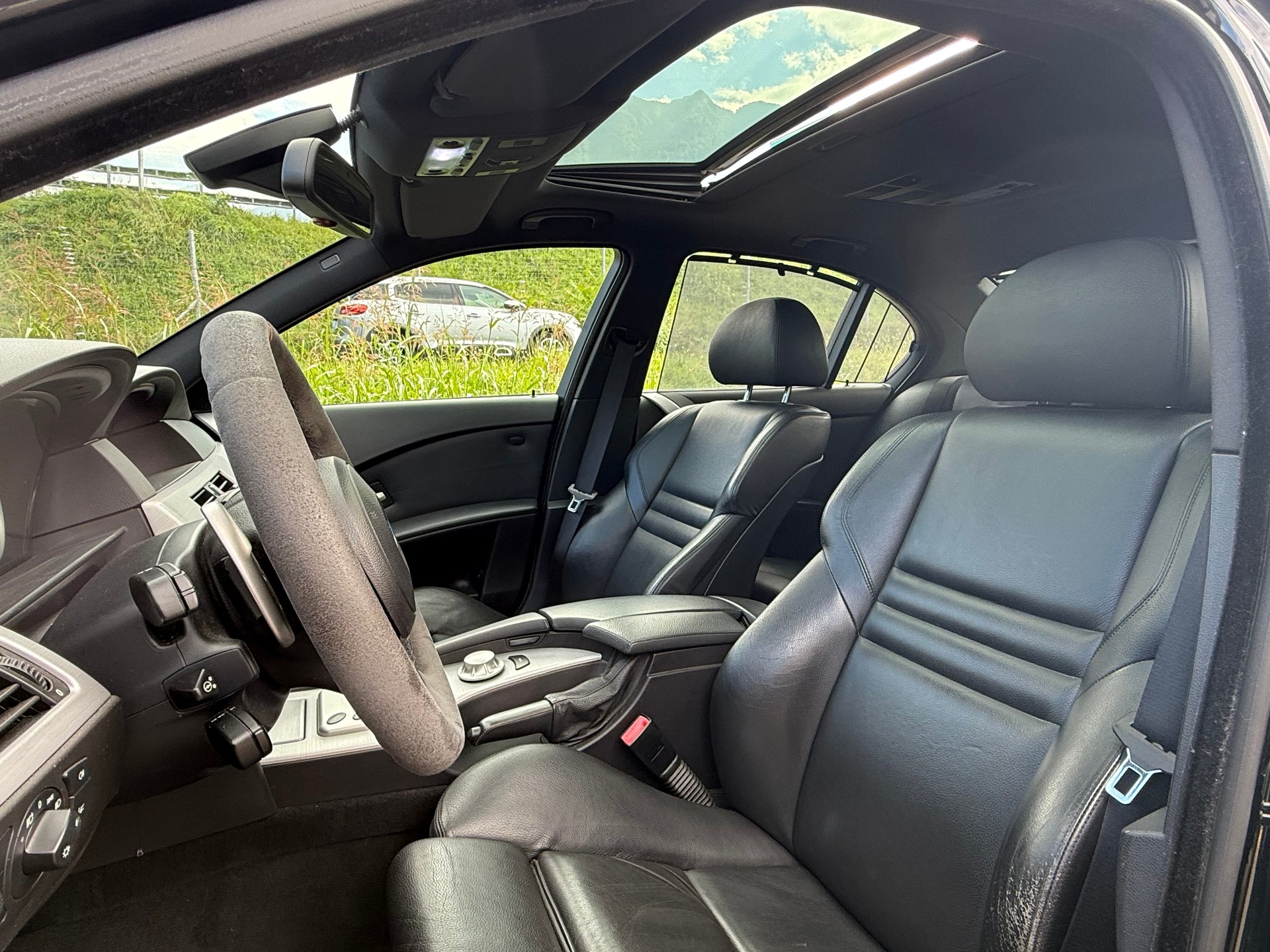 BMW M5-image-8