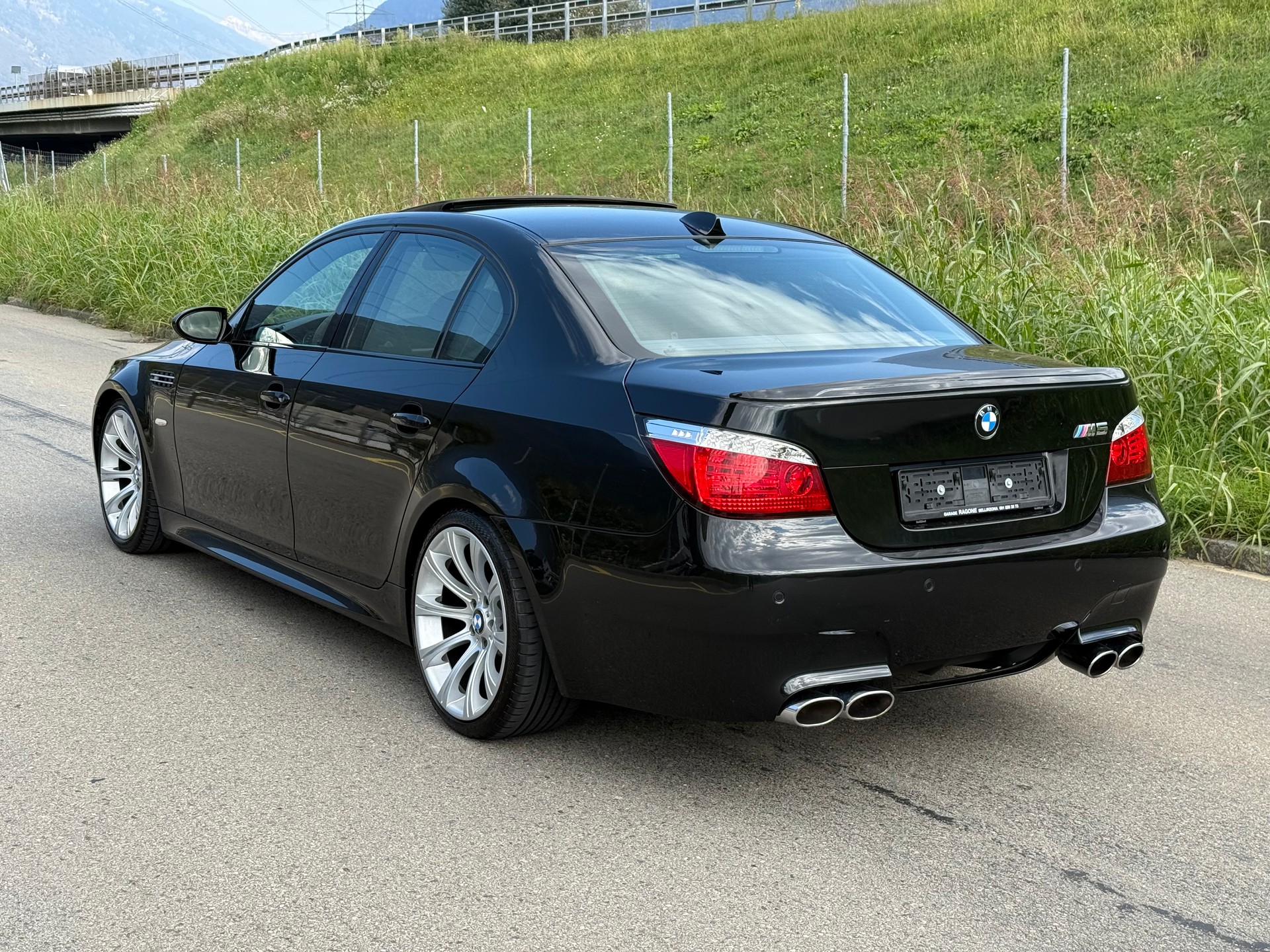 BMW M5-image-1