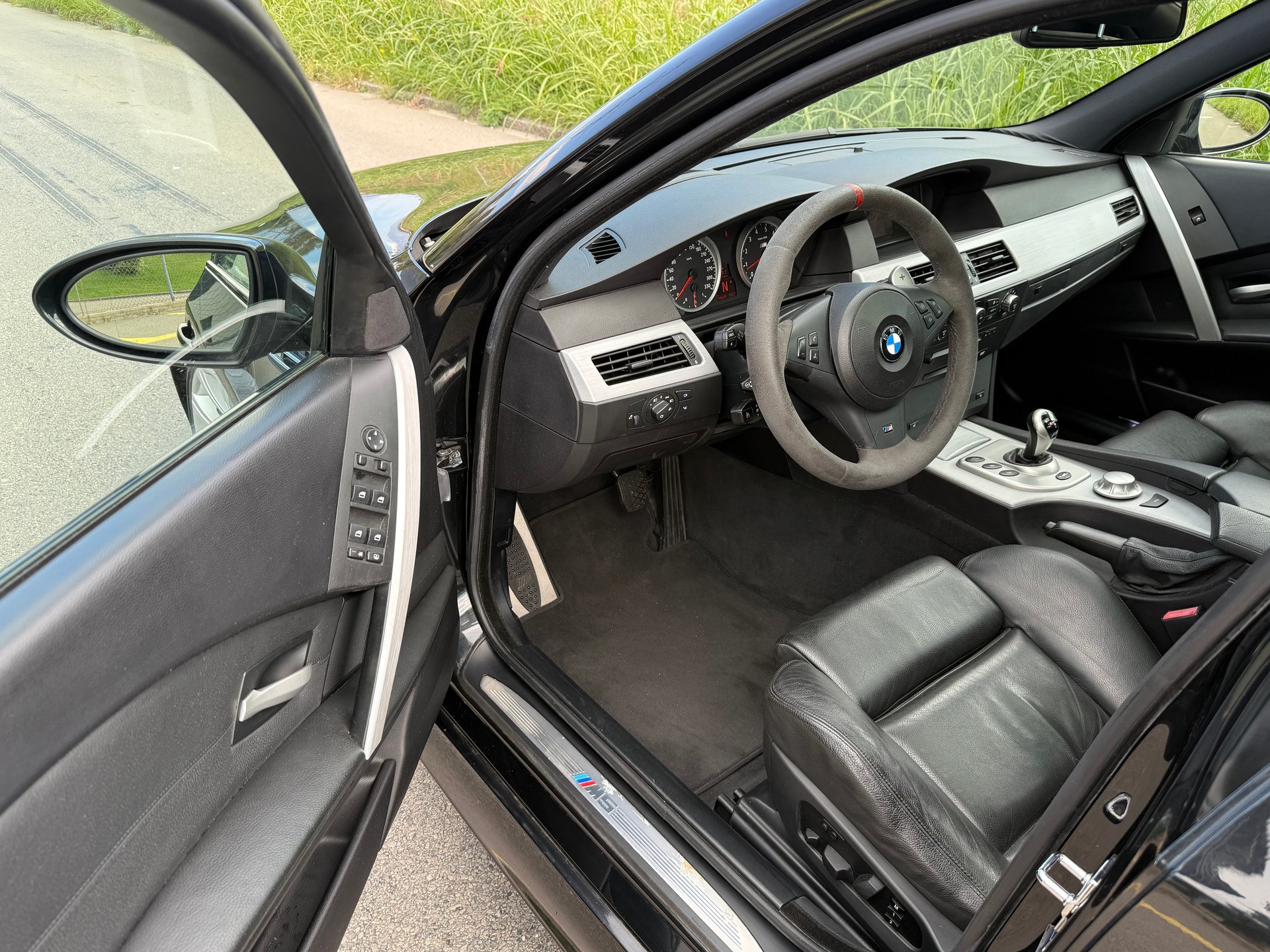 BMW M5-image-7