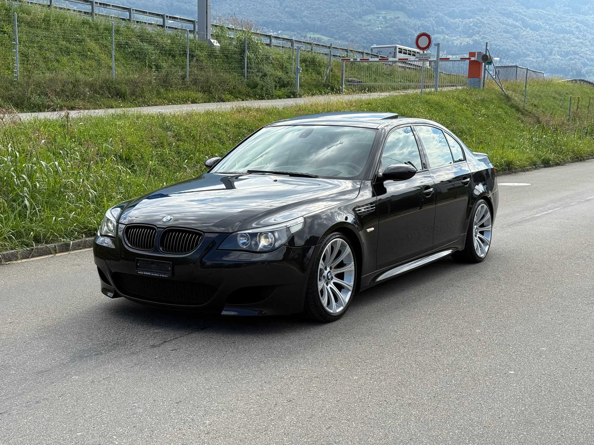 BMW M5-image-0