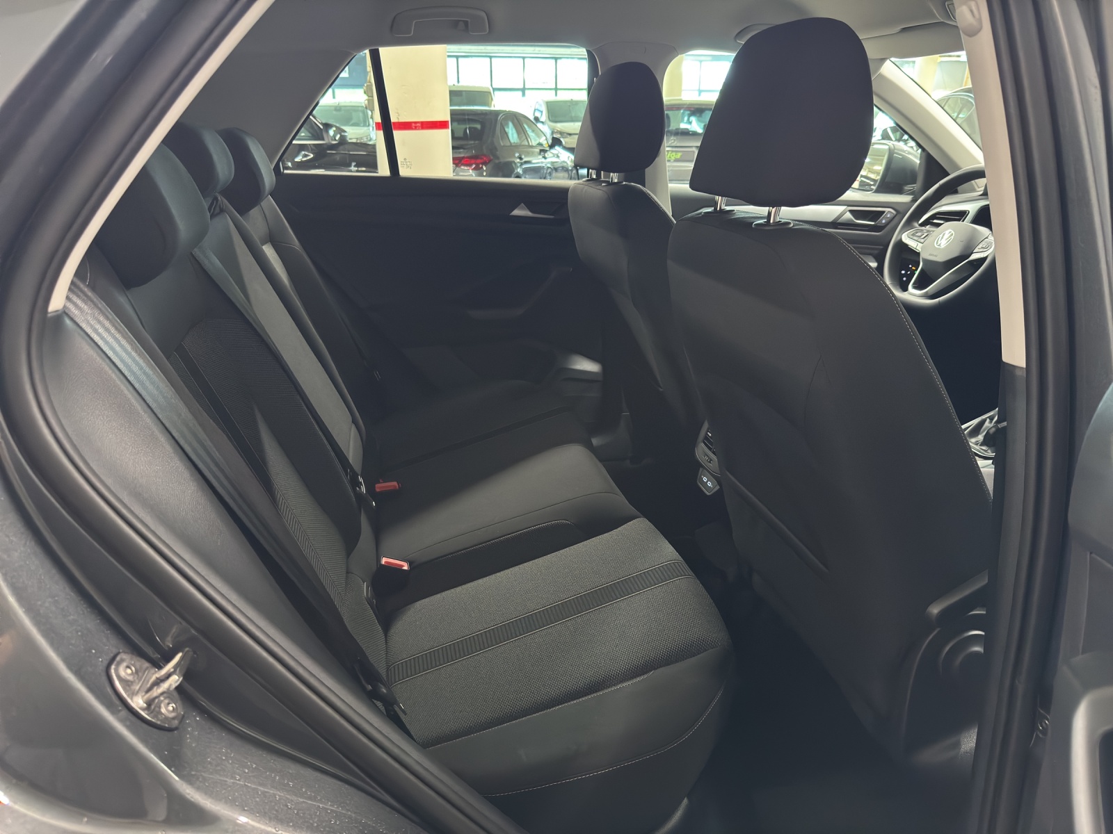 VW T-Roc 1.5 TSI Life United DSG-image-9