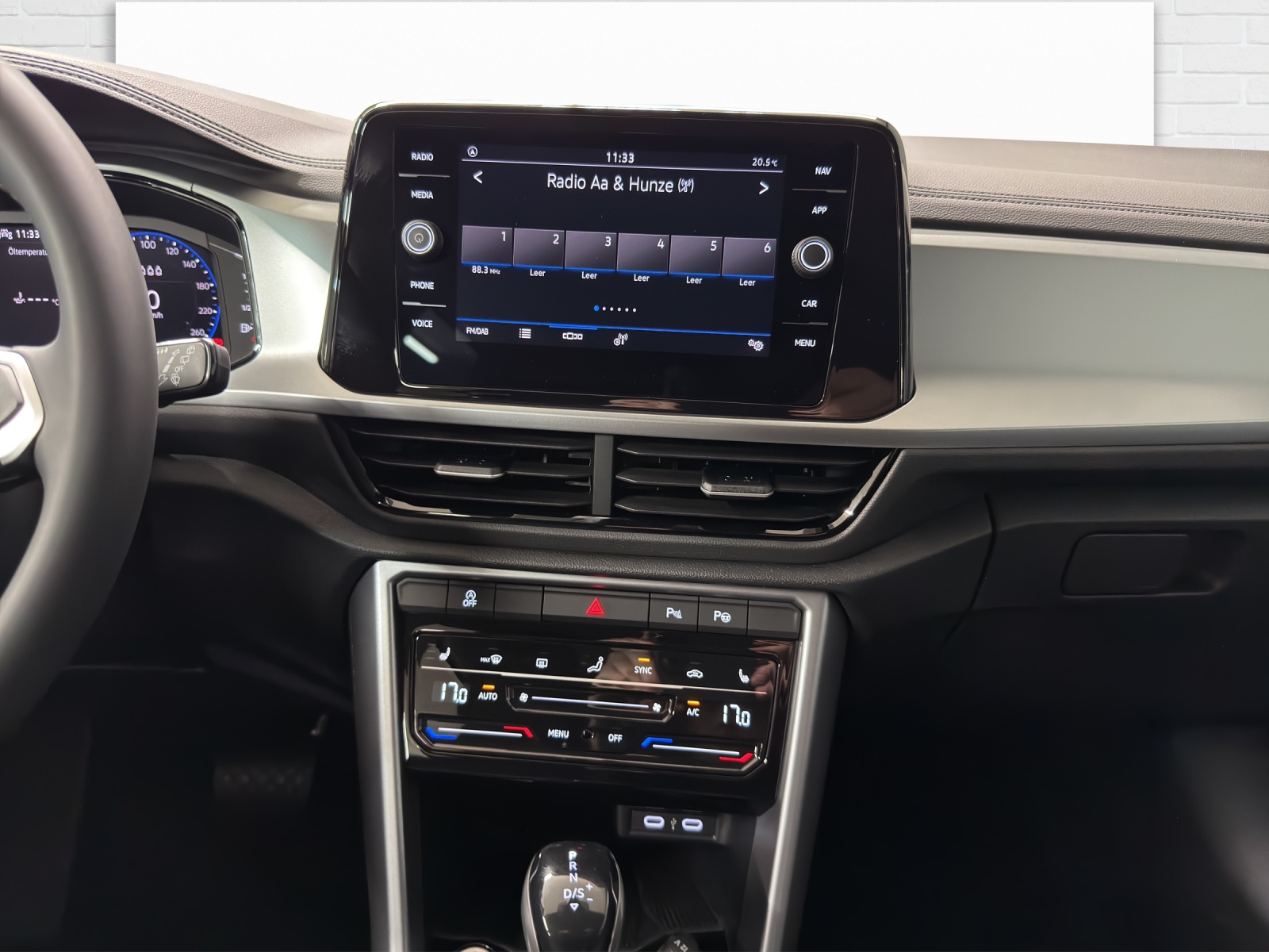 VW T-Roc 1.5 TSI Life United DSG-image-8