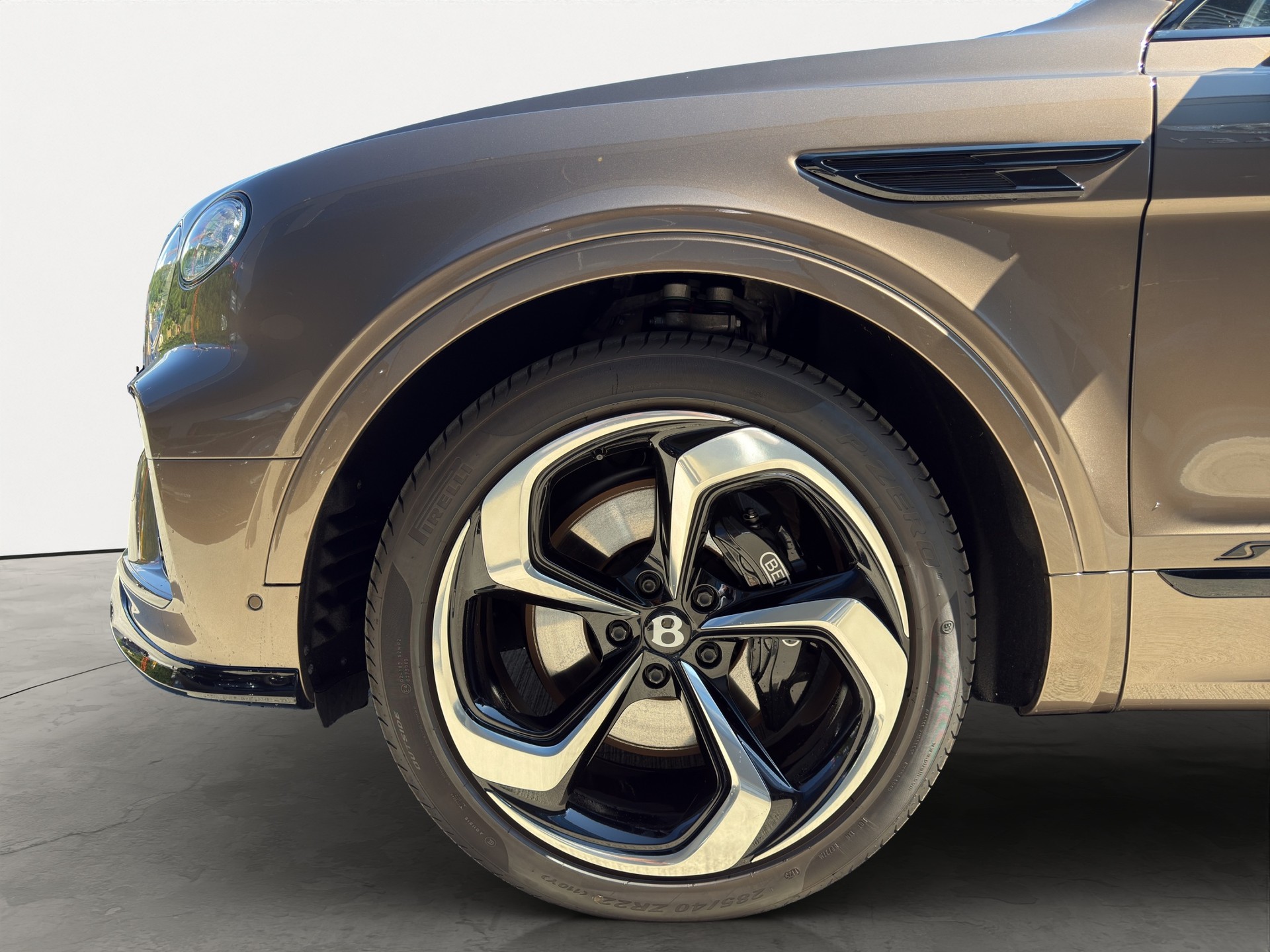 BENTLEY Bentayga V6 Hybrid-image-15