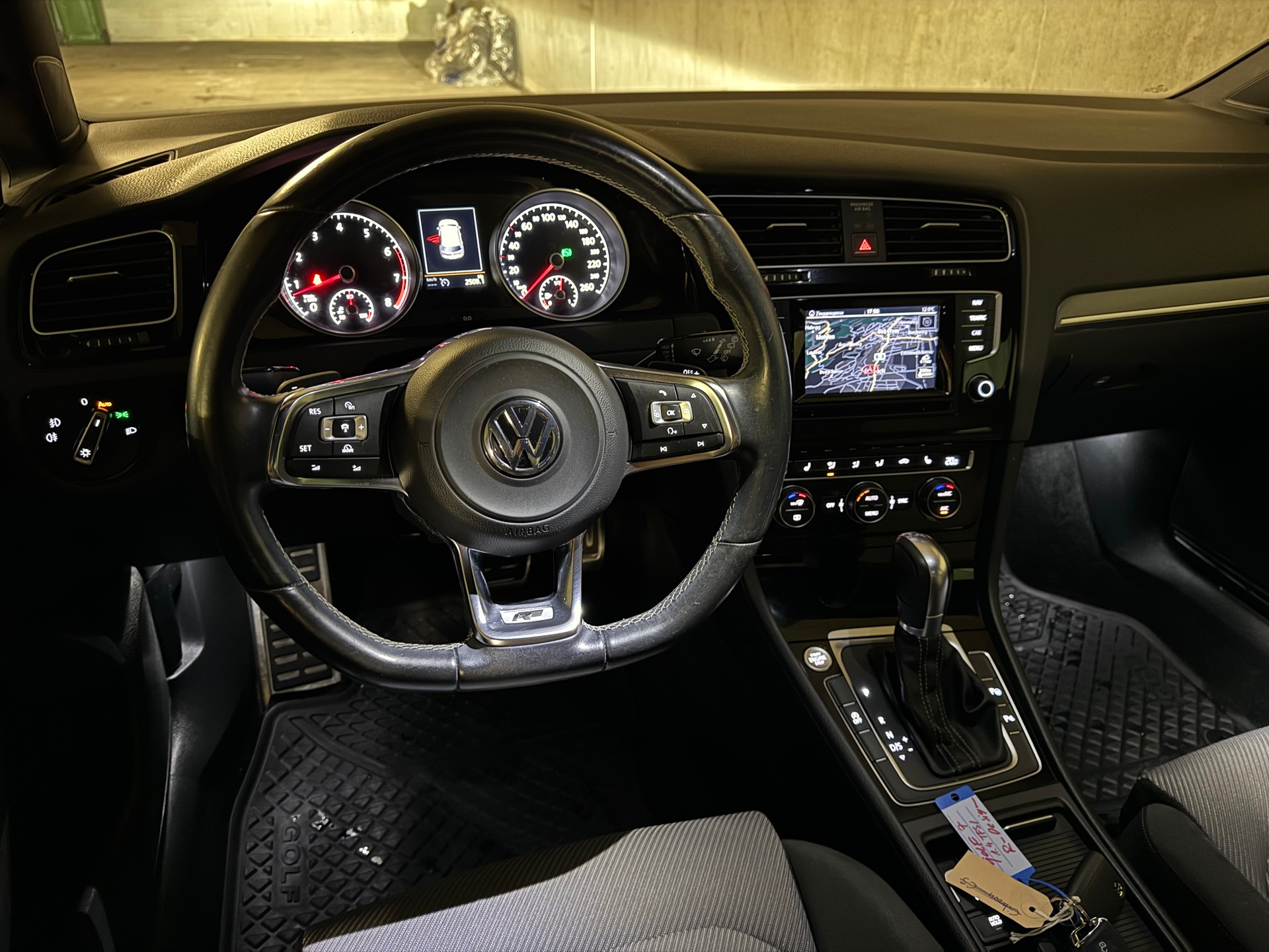 VW Golf 1.4 TSI Cup R-Line DSG-image-29