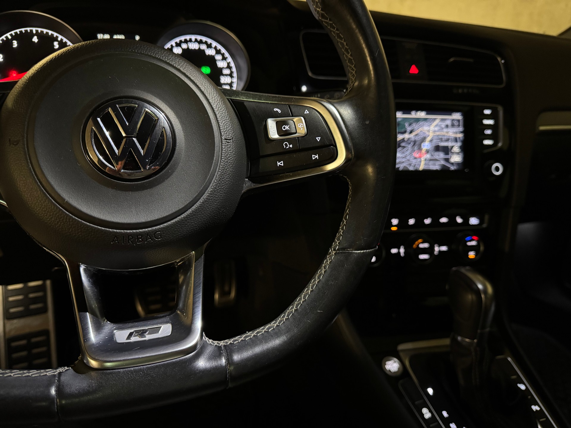 VW Golf 1.4 TSI Cup R-Line DSG-image-25