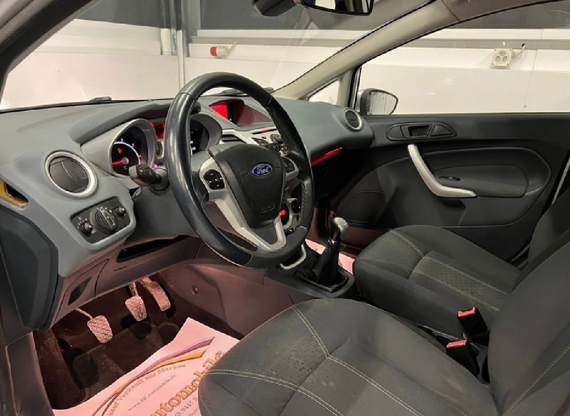 FORD Fiesta 1.4 16V Titanium-image-10