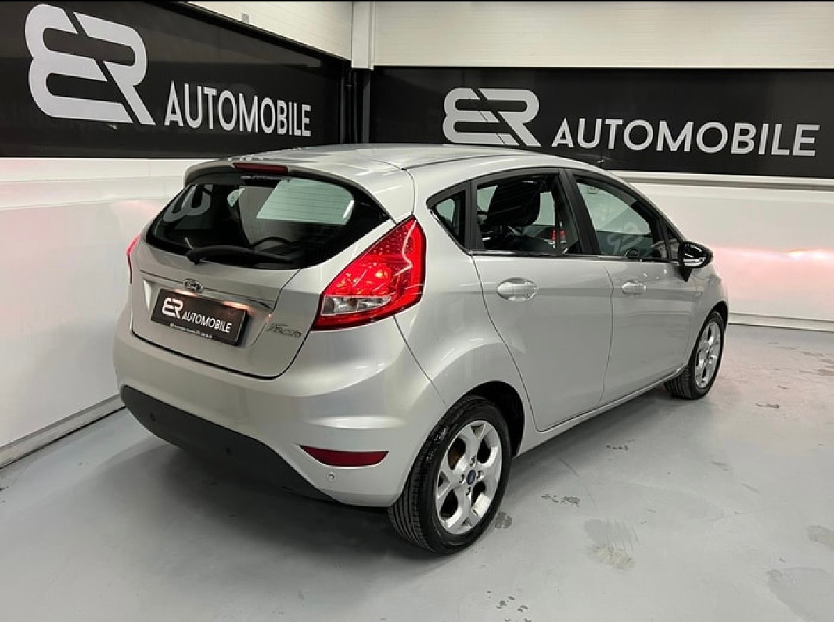 FORD Fiesta 1.4 16V Titanium-image-4