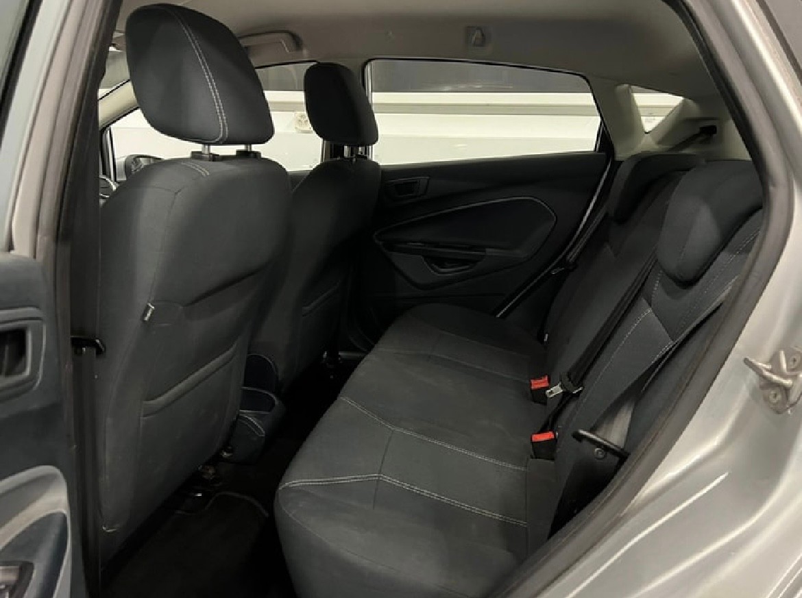 FORD Fiesta 1.4 16V Titanium-image-11