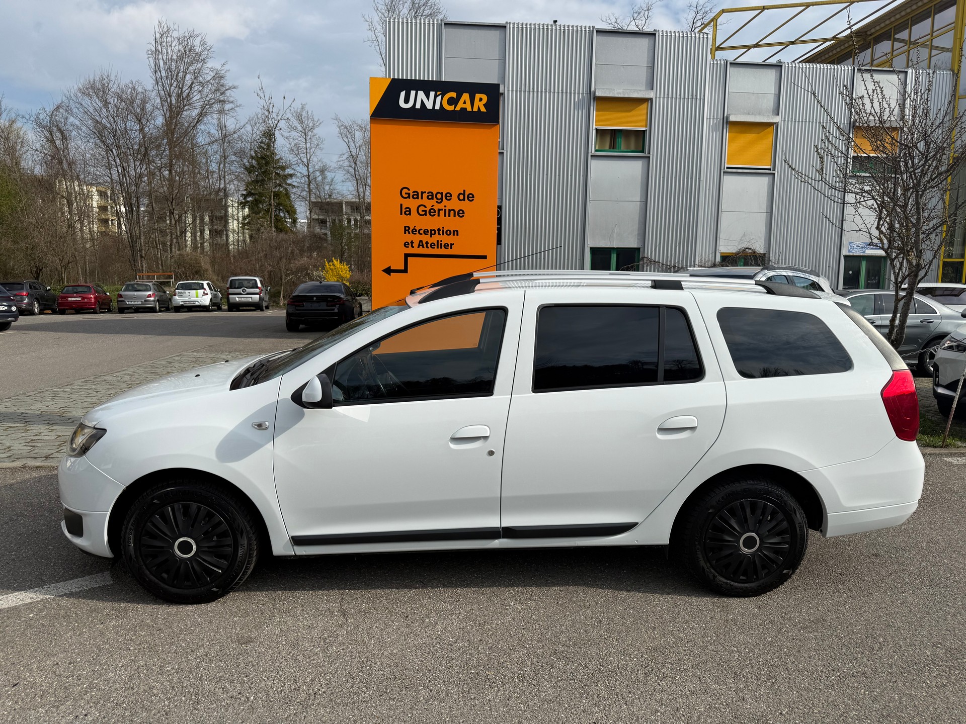 DACIA Logan MCV 0.9 Lauréate-image-2