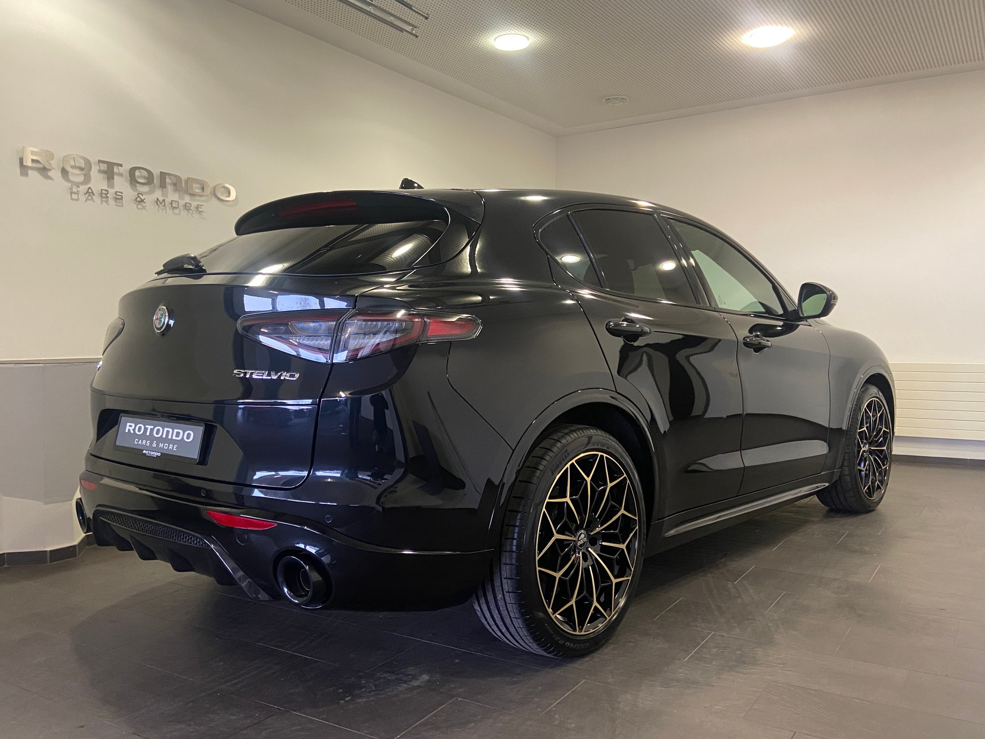 ALFA ROMEO Stelvio 2.0 "Edizione Carbone Intensa Sky" Q4 AT8-showroom-element-1