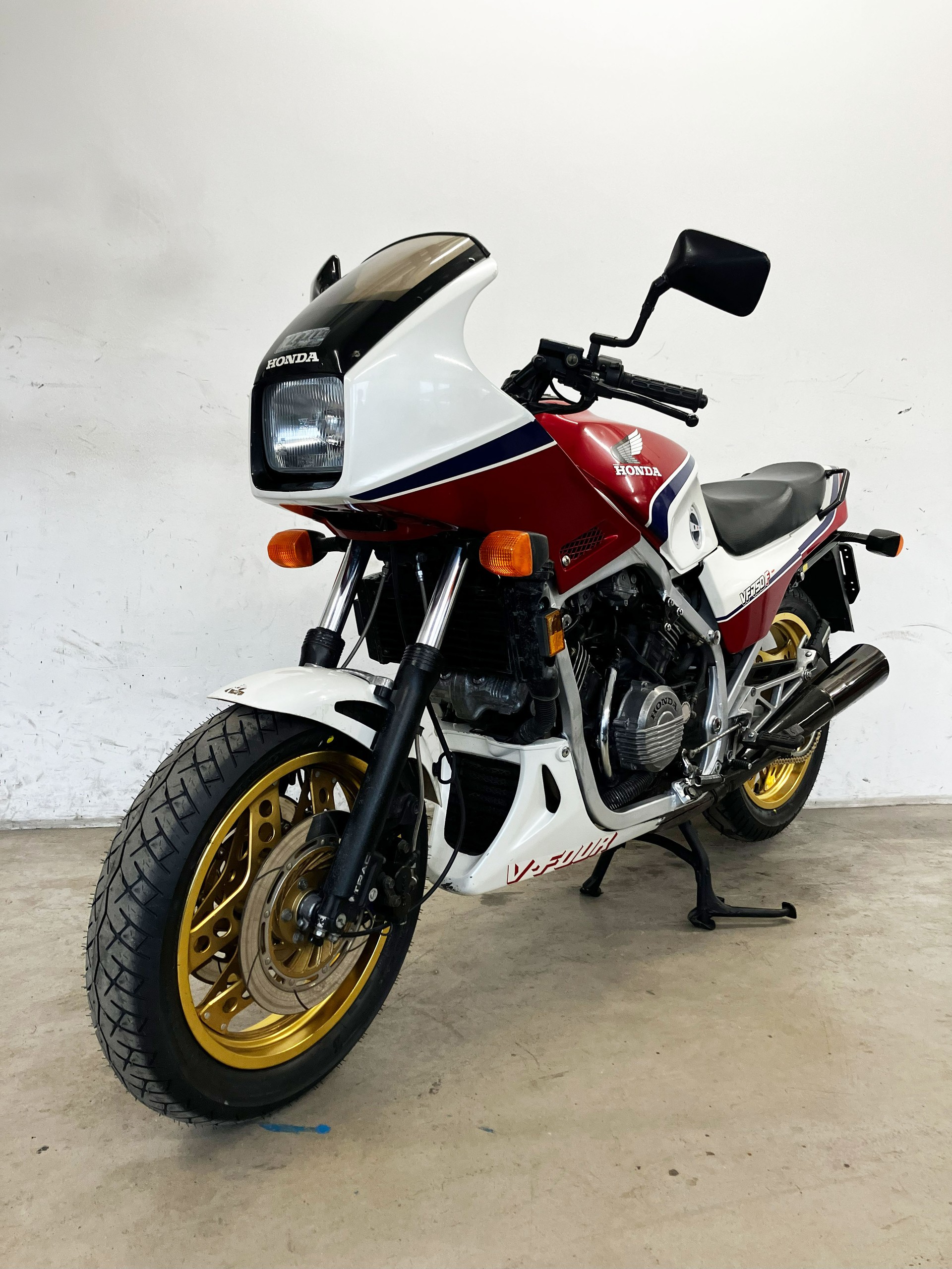 HONDA VF 750 F-image-4