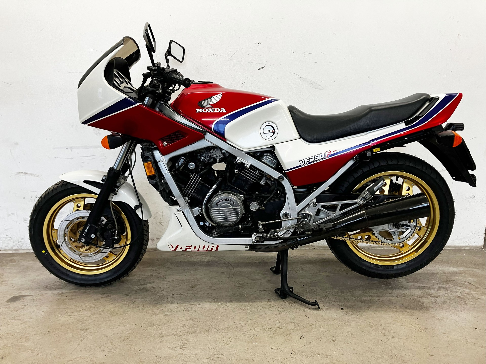 HONDA VF 750 F