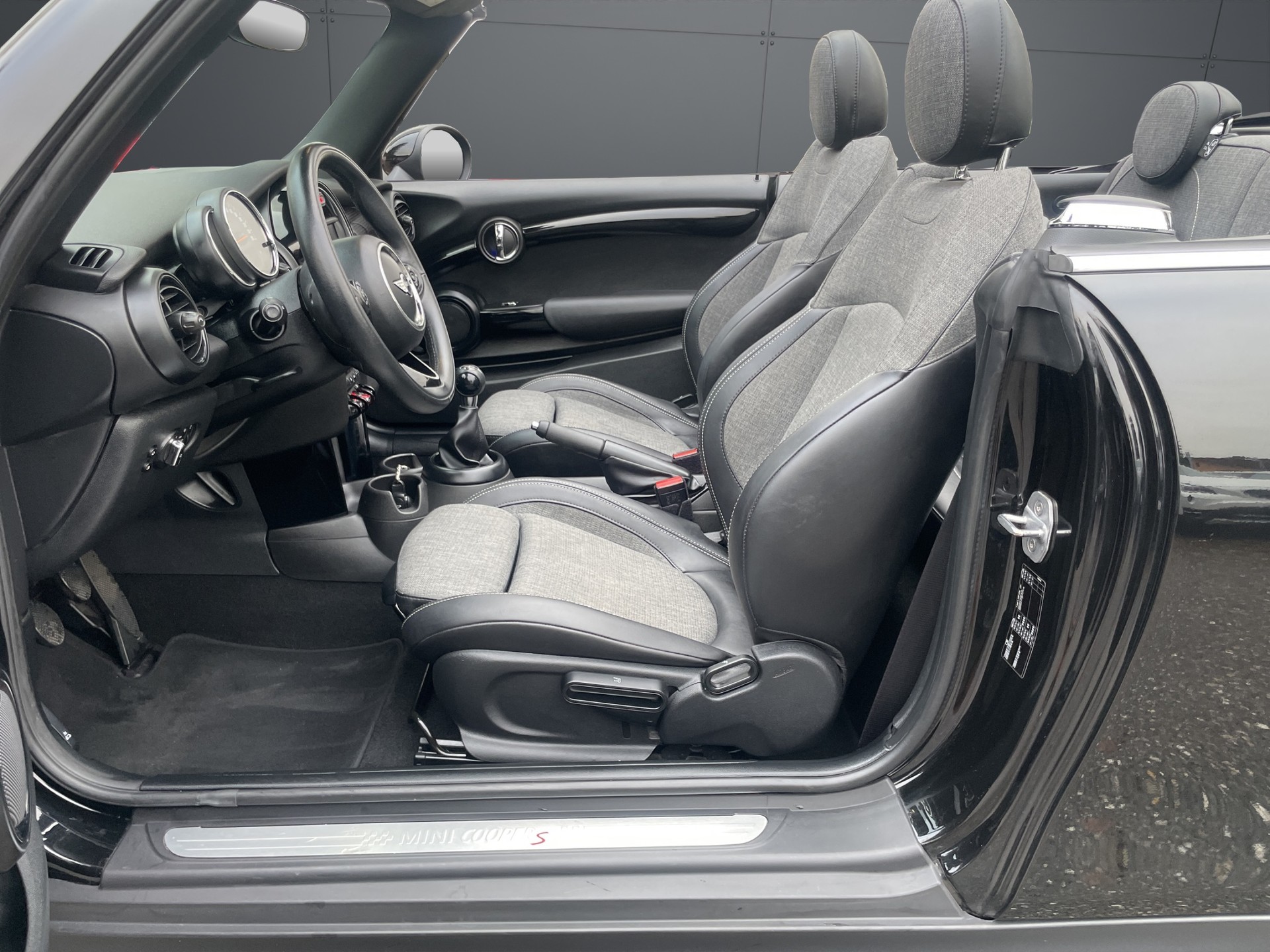MINI Cooper S Cabriolet-image-6