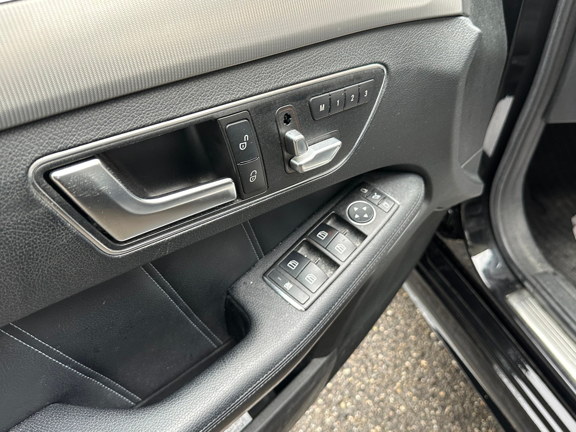 MERCEDES-BENZ E 400 Avantgarde 4Matic 7G-Tronic-image-14